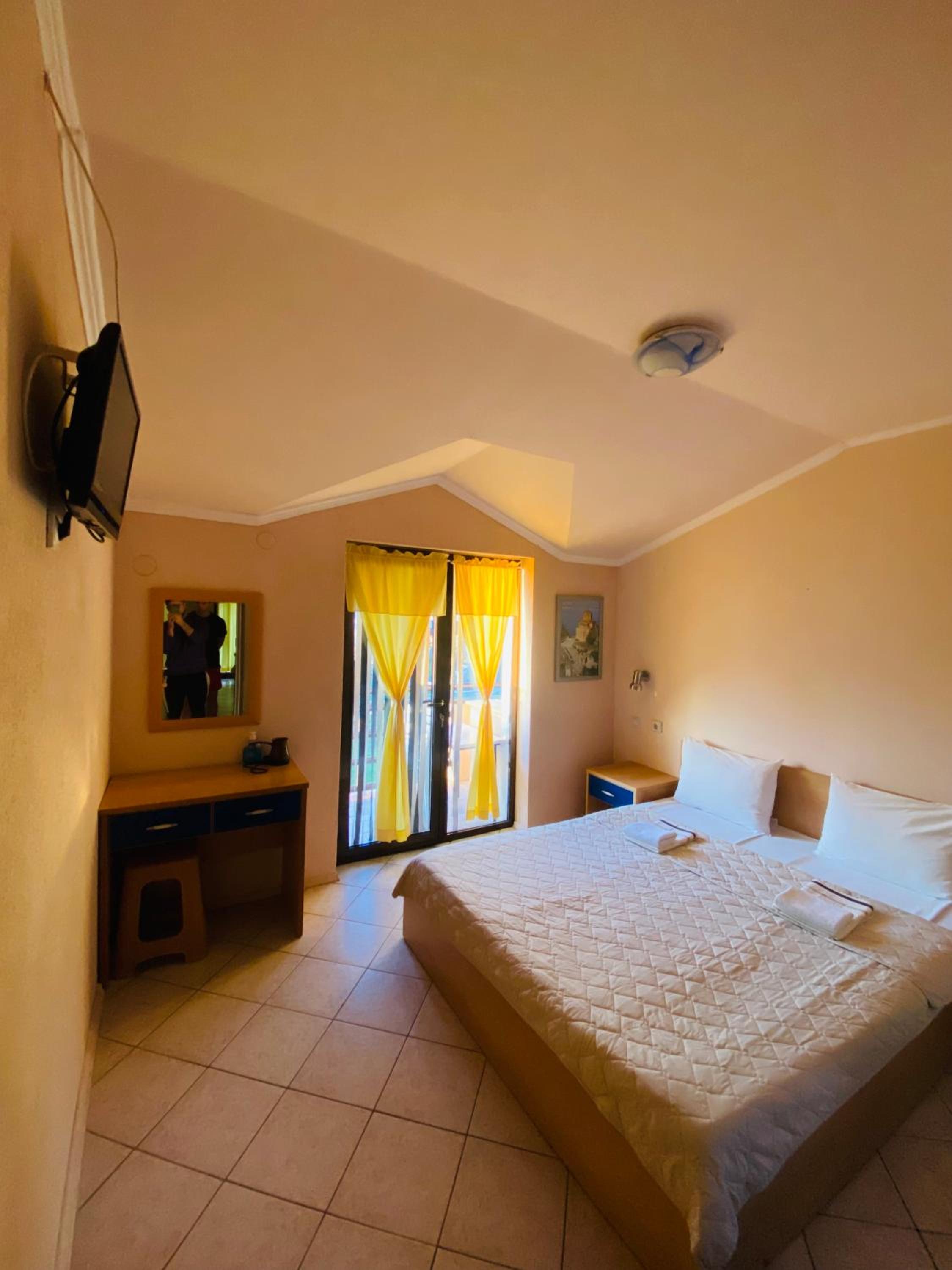 Studio Apartment photo 1