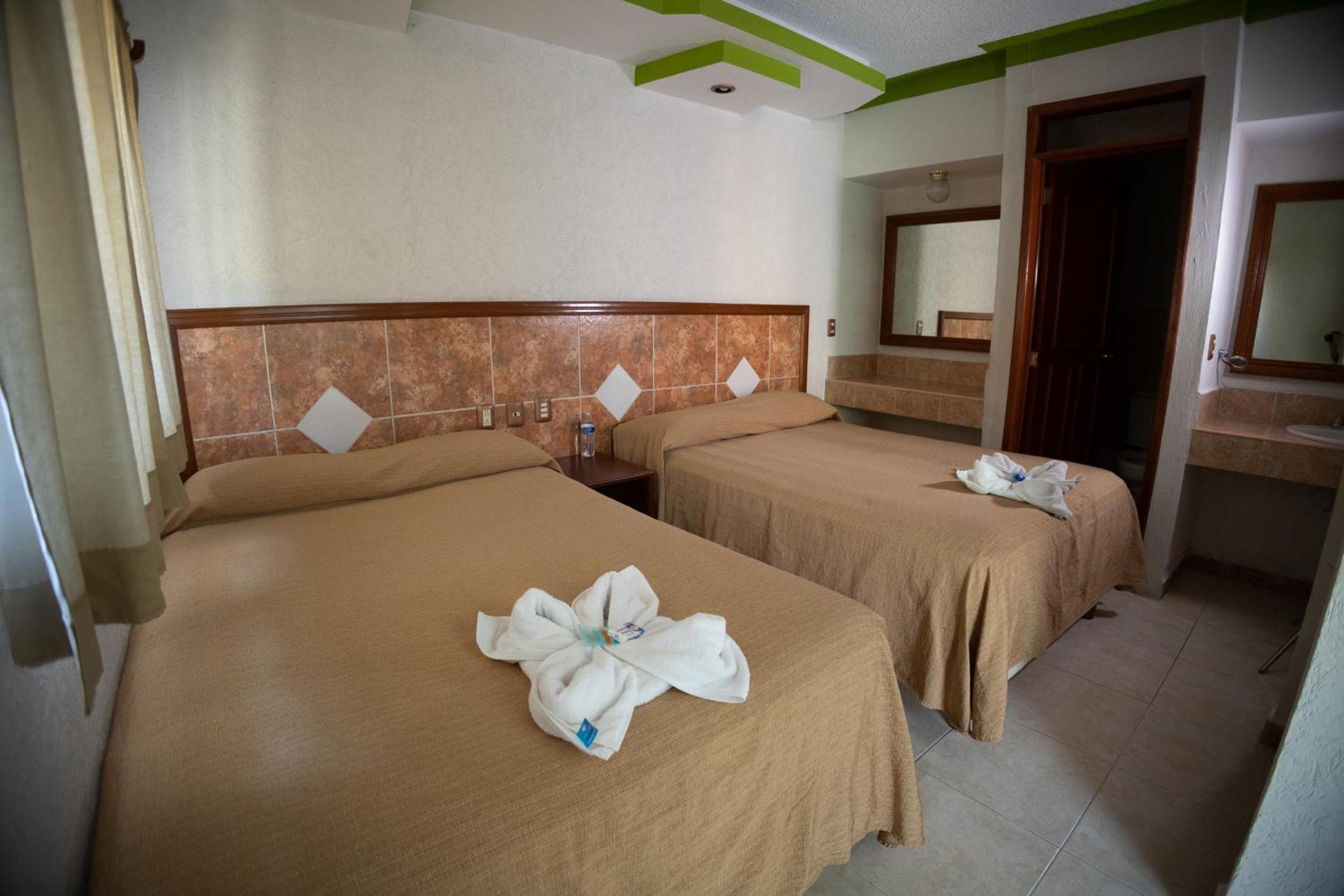 Standard Double or Twin Room - Photo 13