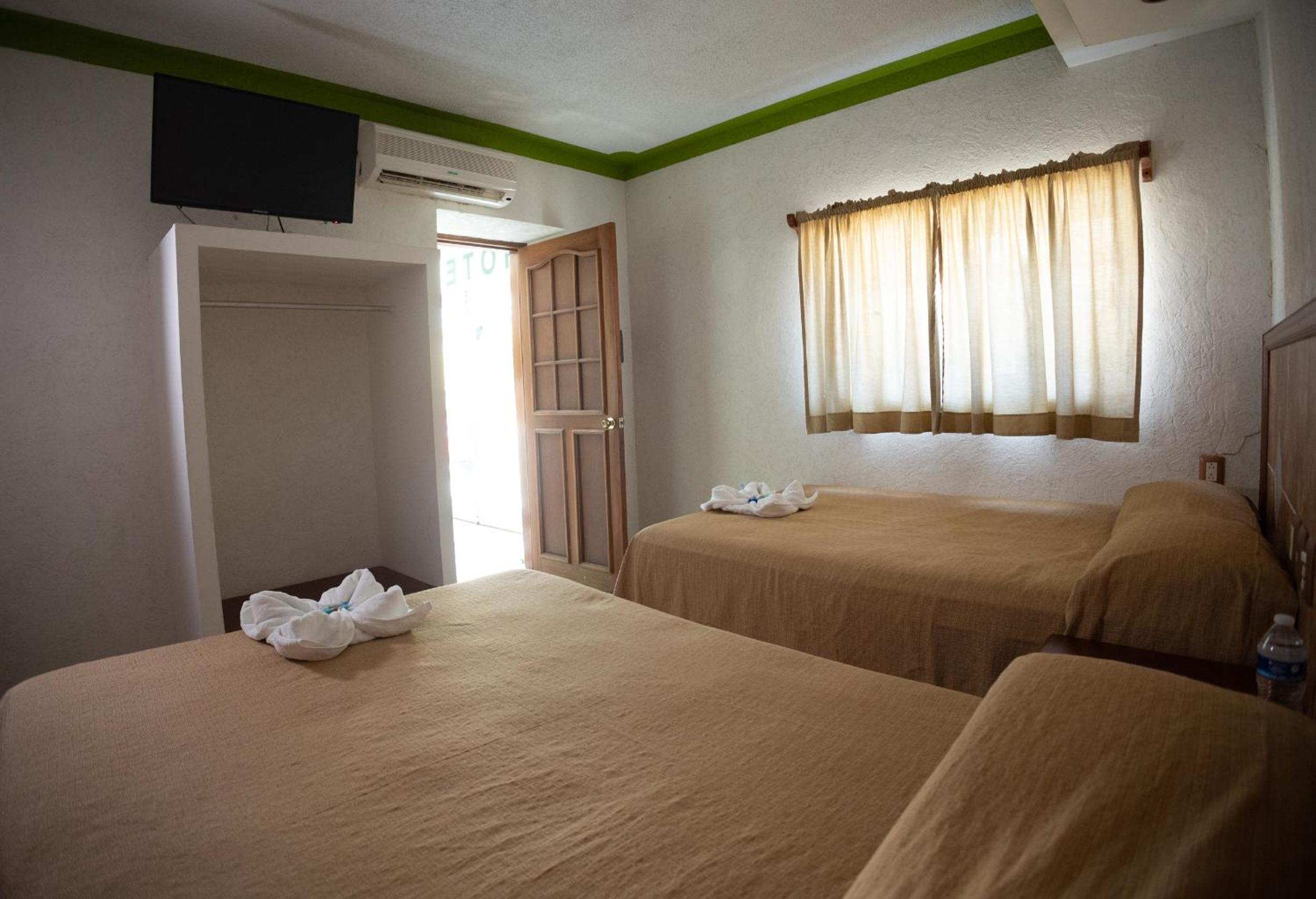 Standard Double or Twin Room - Photo 4