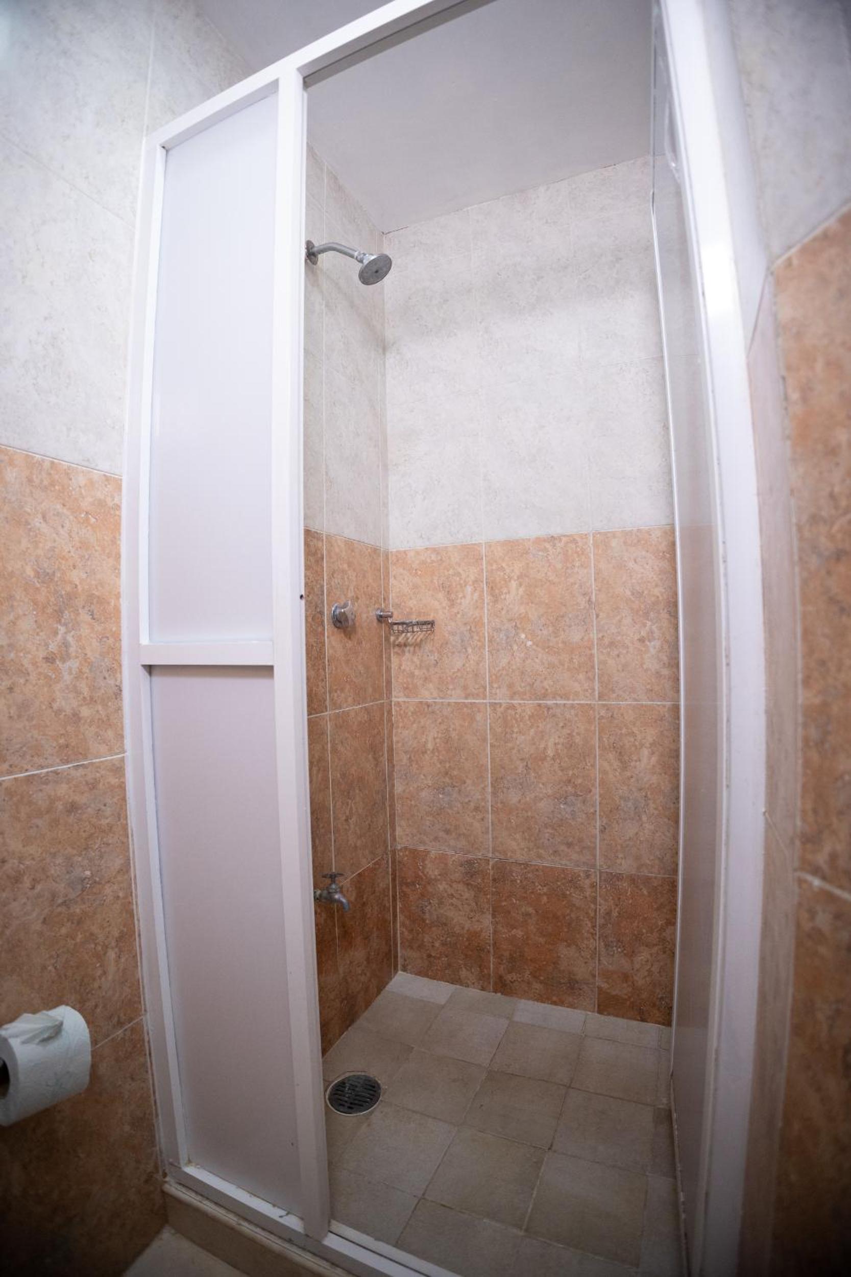 Standard Double or Twin Room - Photo 10