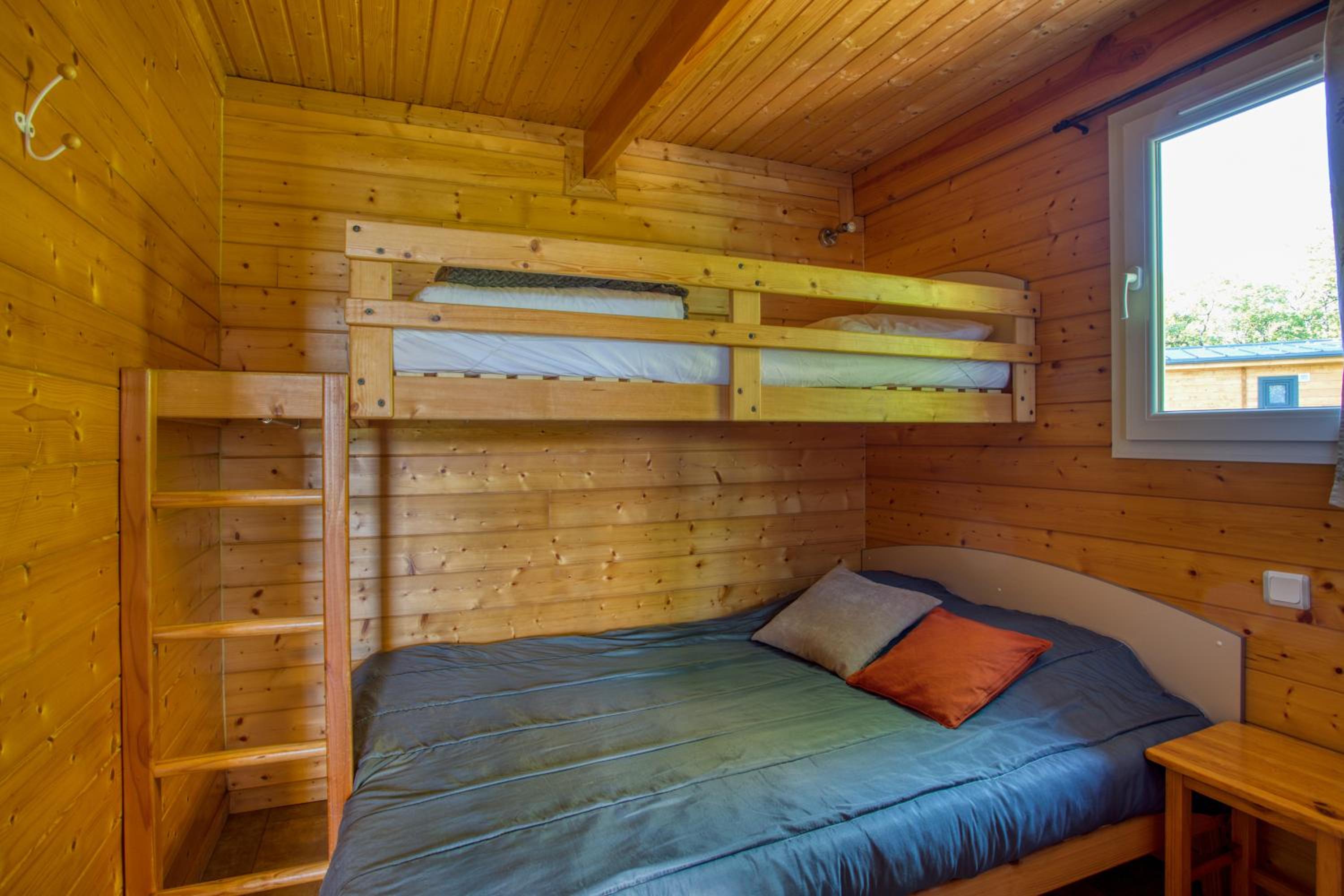 Three-Bedroom House photo 2