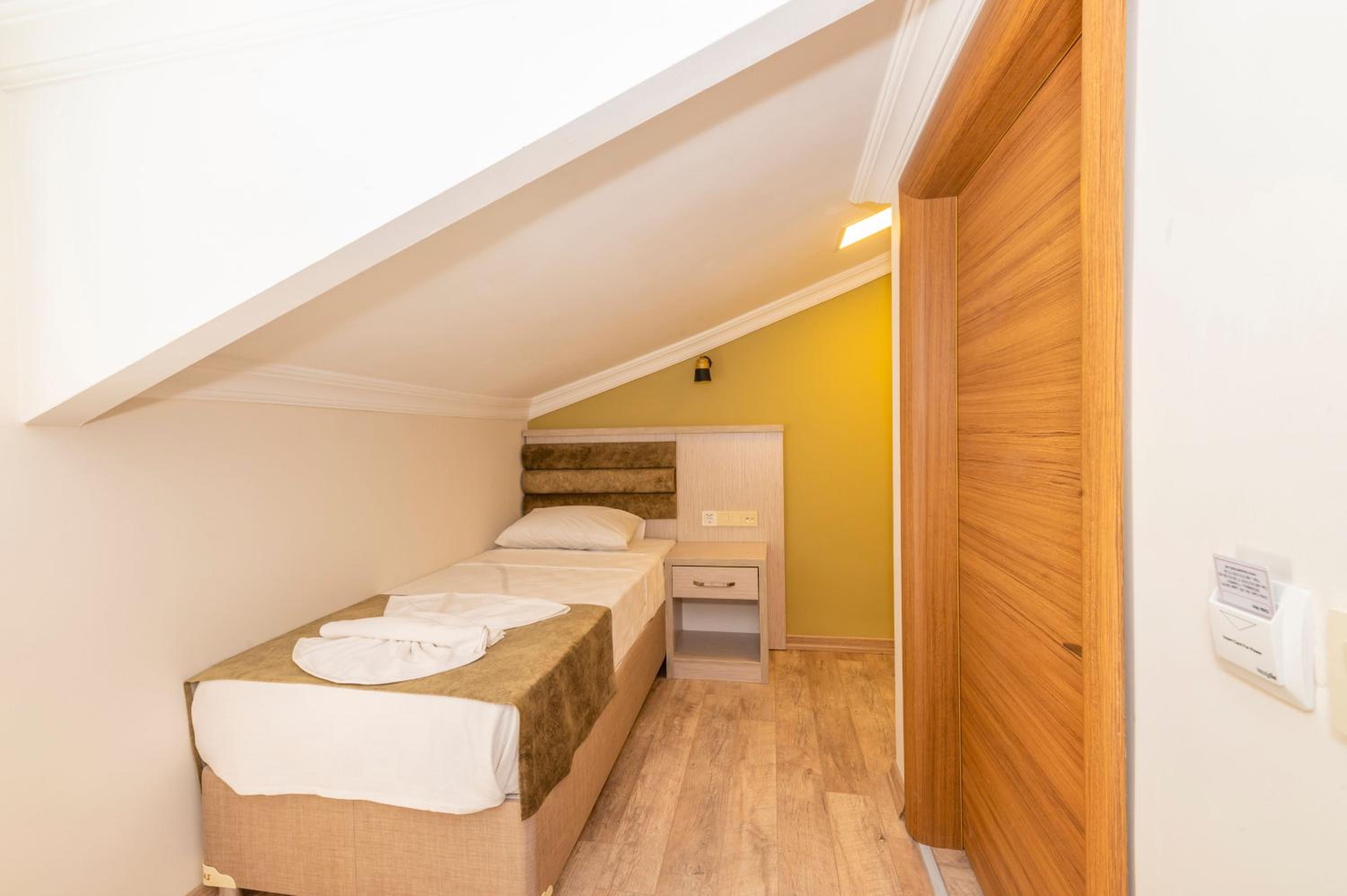 Deluxe Single Room with Sea View photo 2