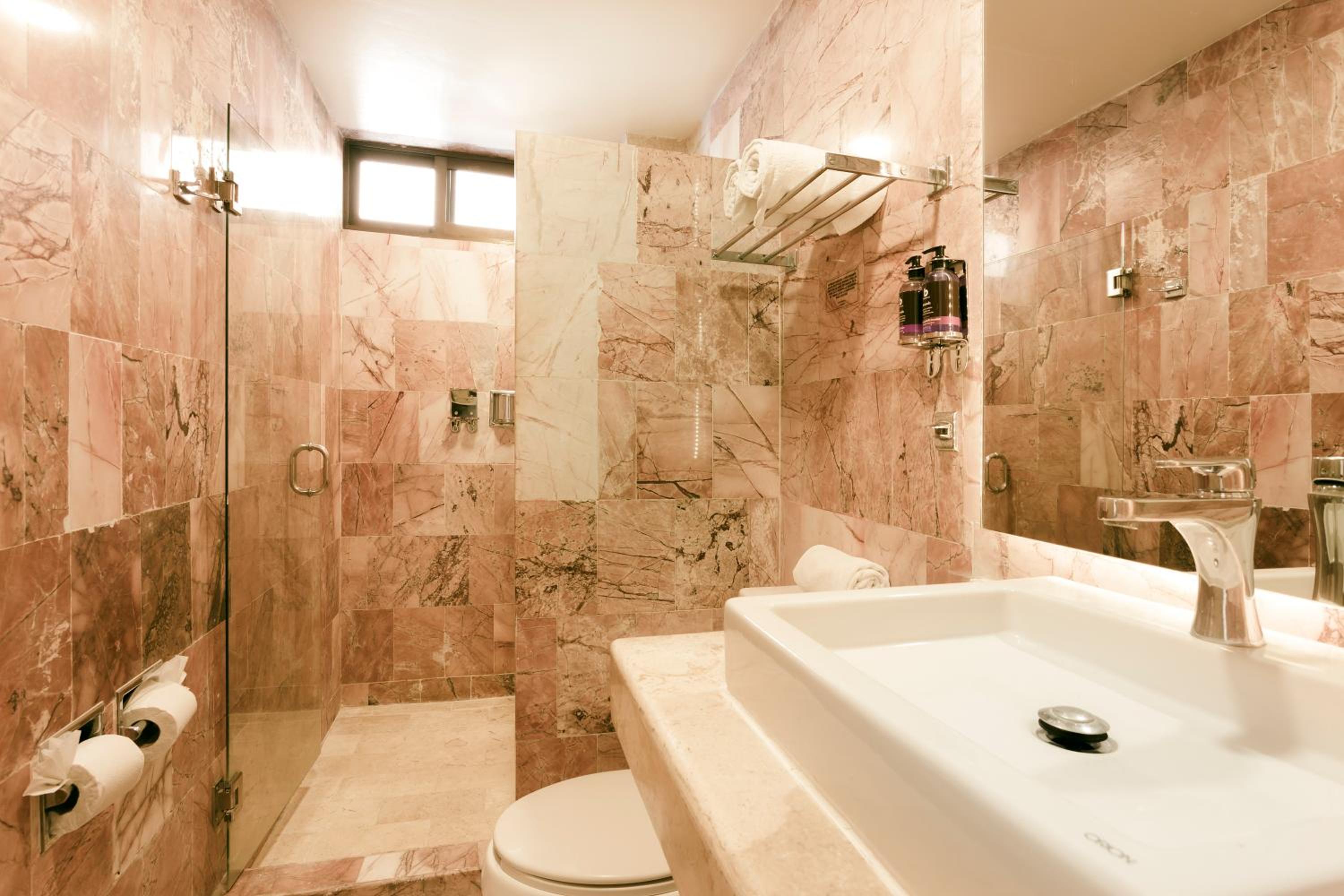 Executive Room 1 King - Photo 13