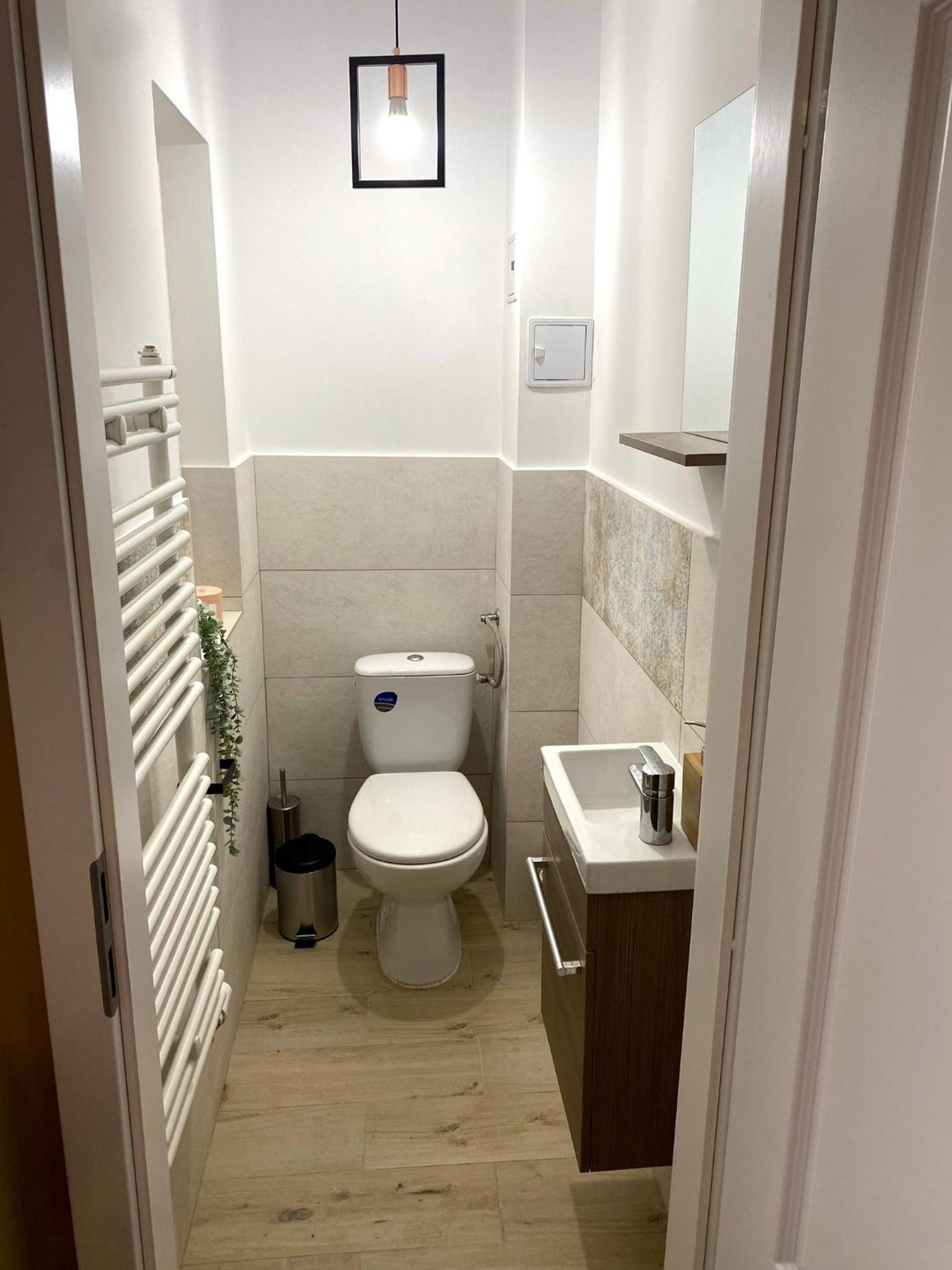 One-Bedroom Apartment - Photo 2