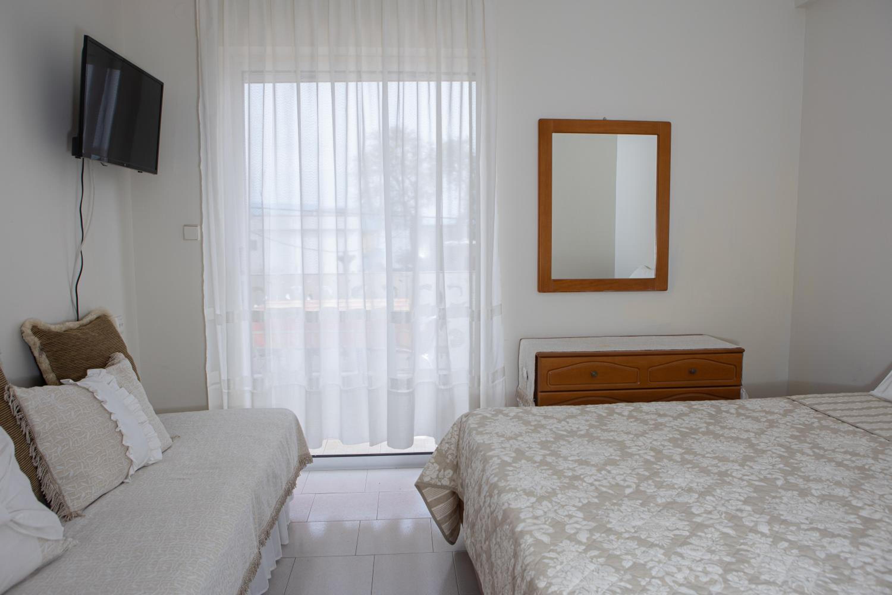 Queen Room with Balcony photo 2