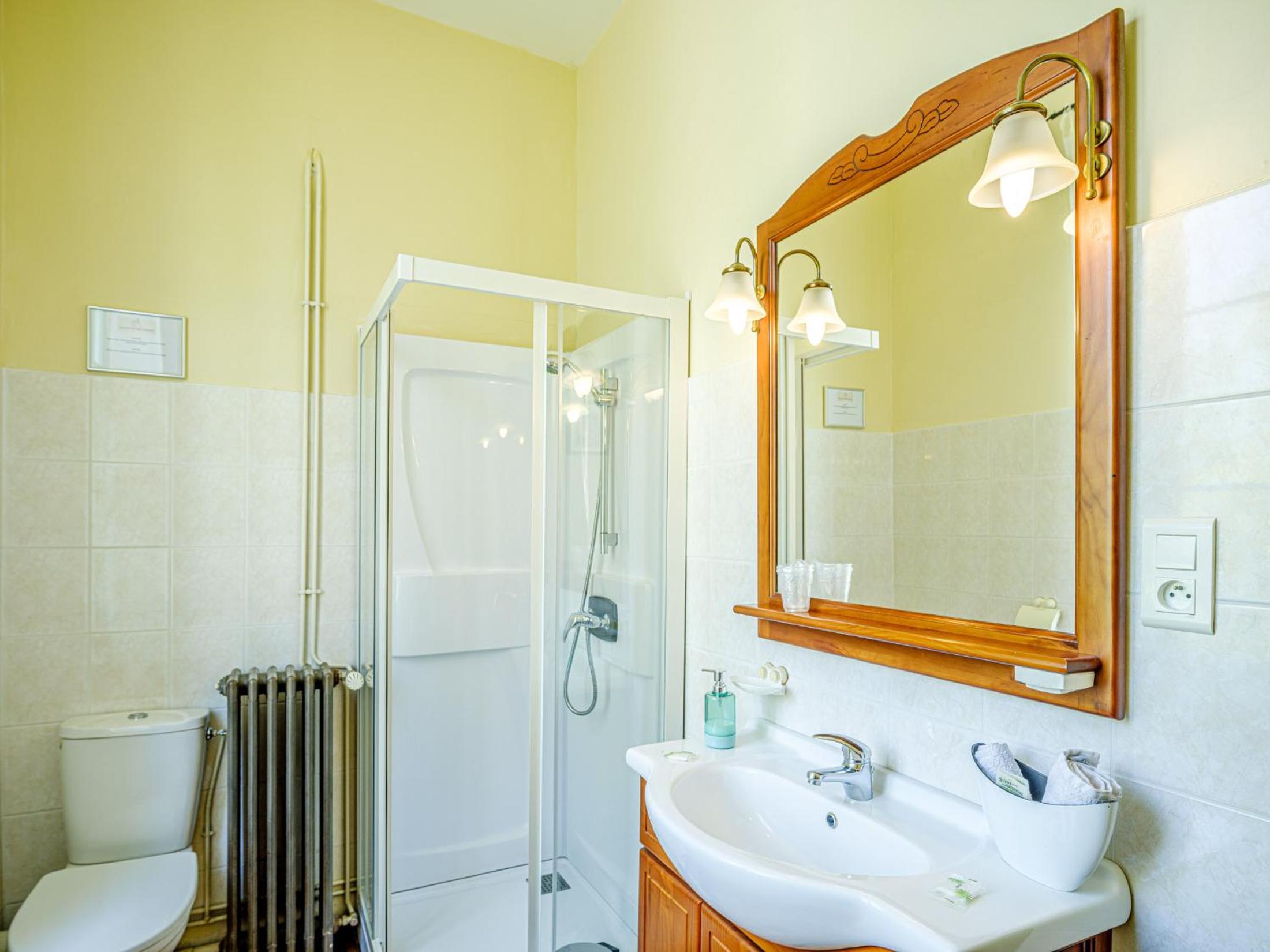 Double Room - Photo 6