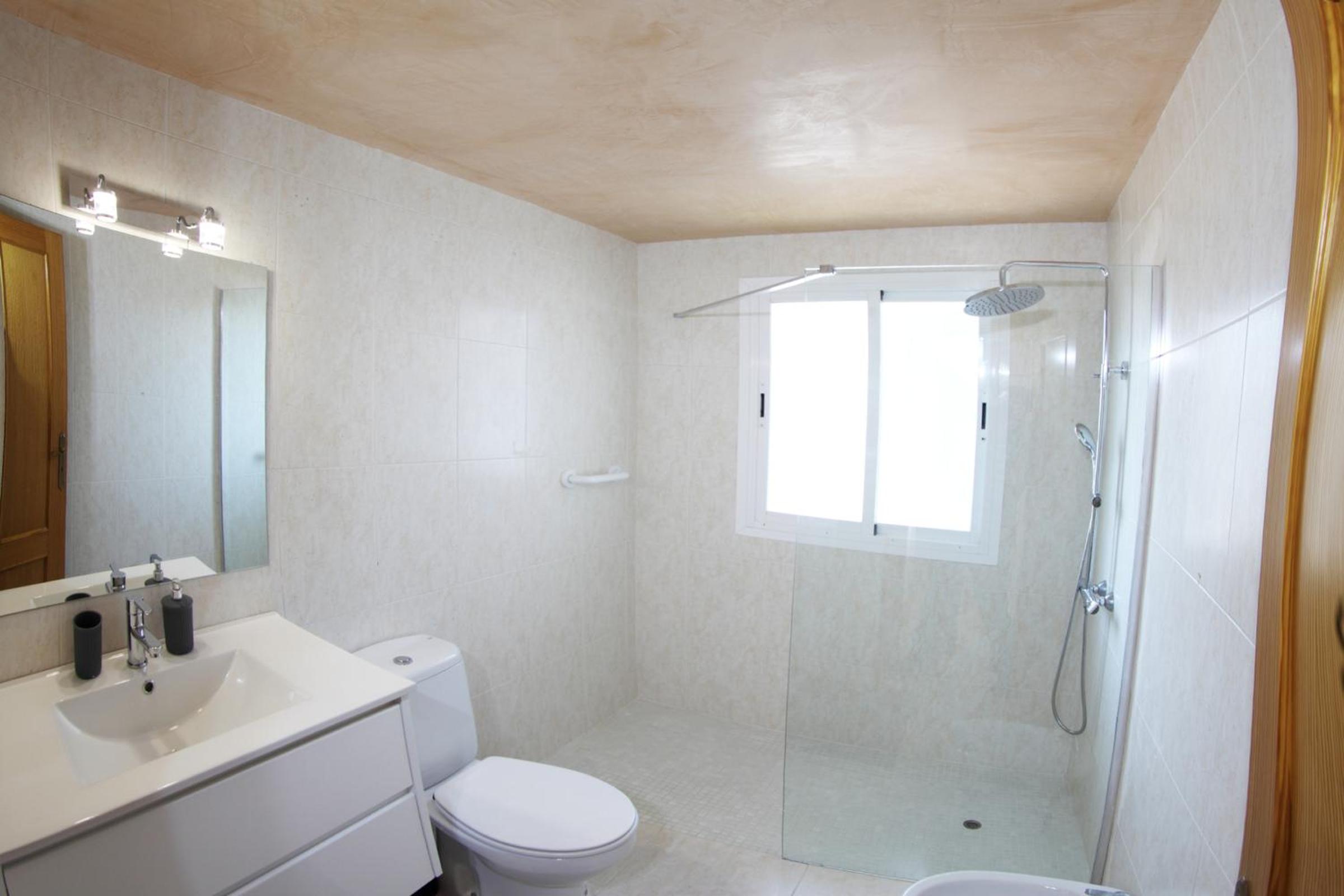 Three-Bedroom Villa photo 2