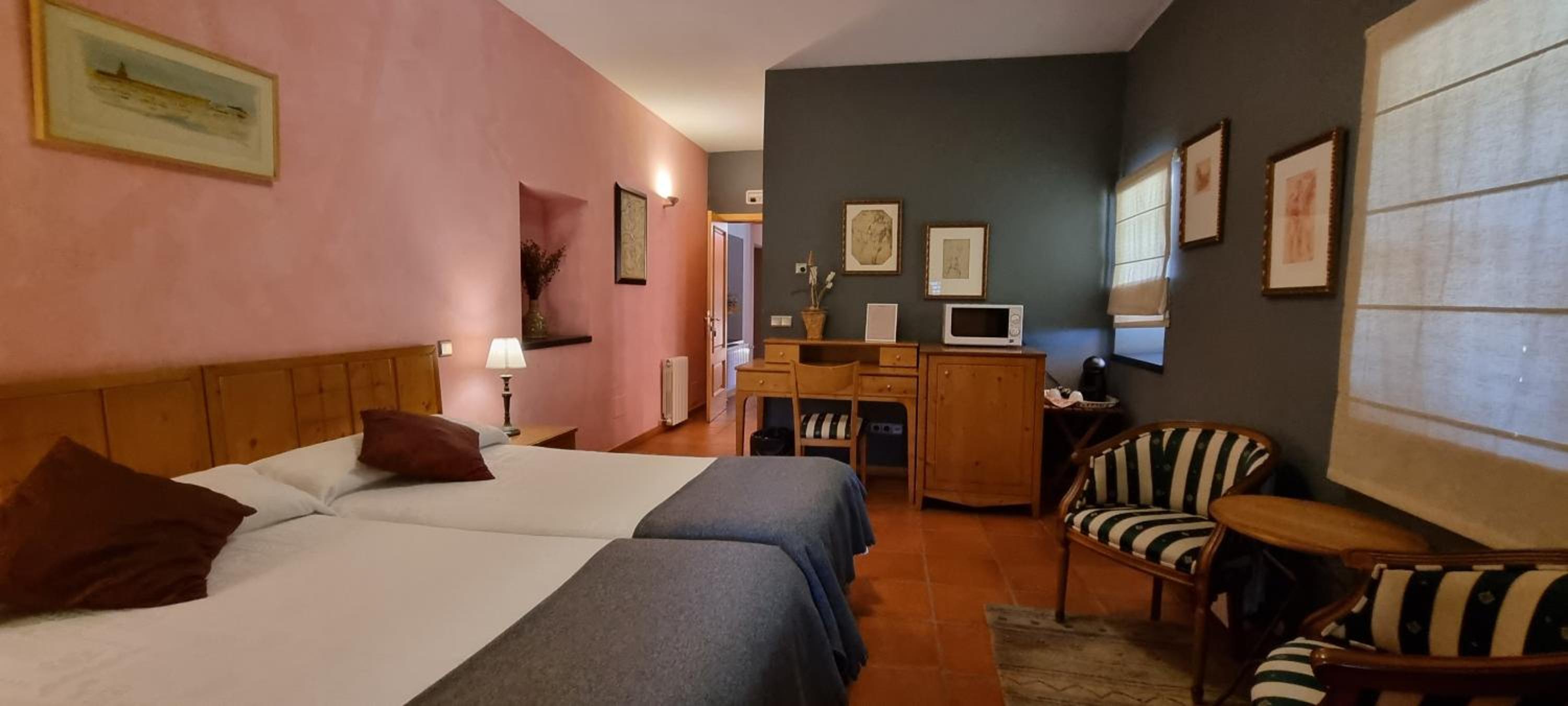 Standard Twin Room with Garden View photo 3