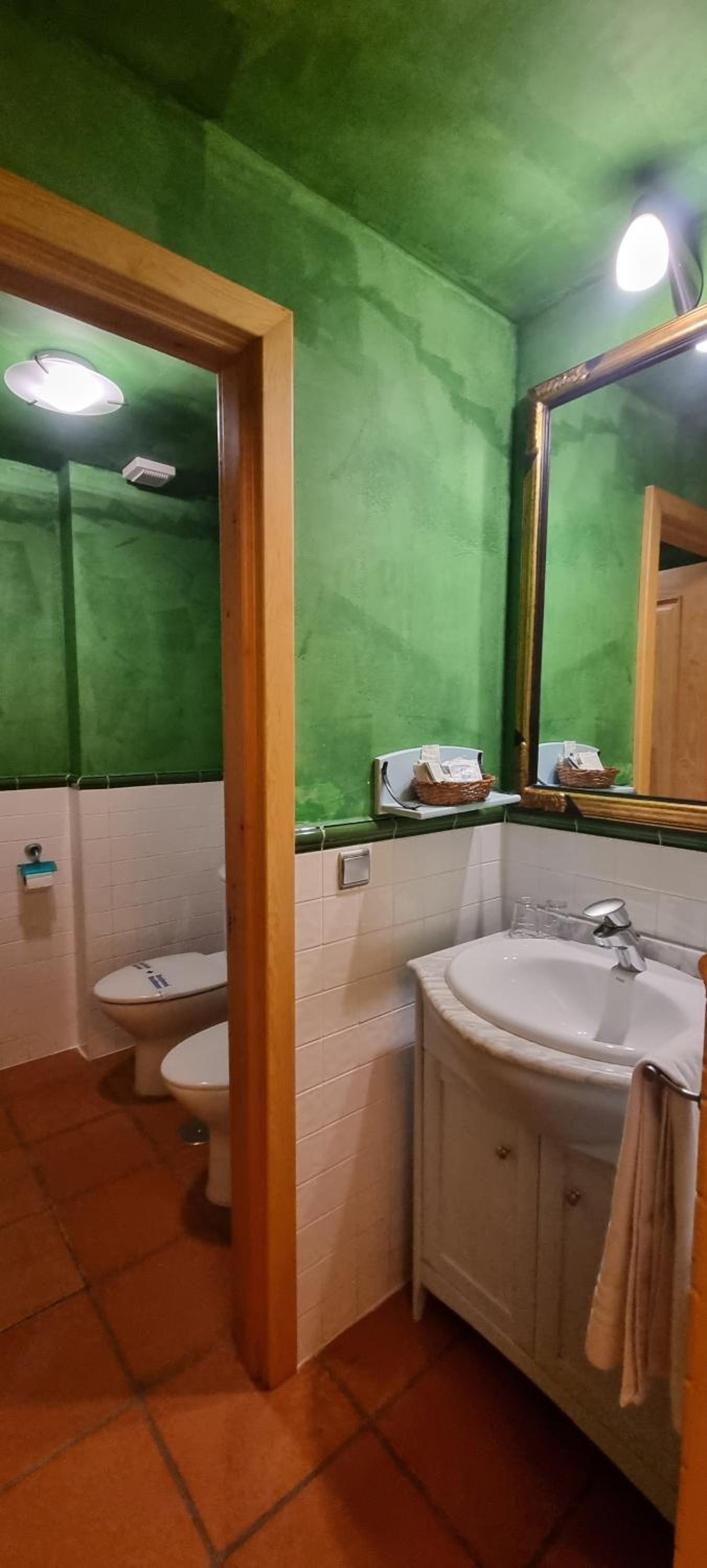 Quadruple Room with Bath photo 3