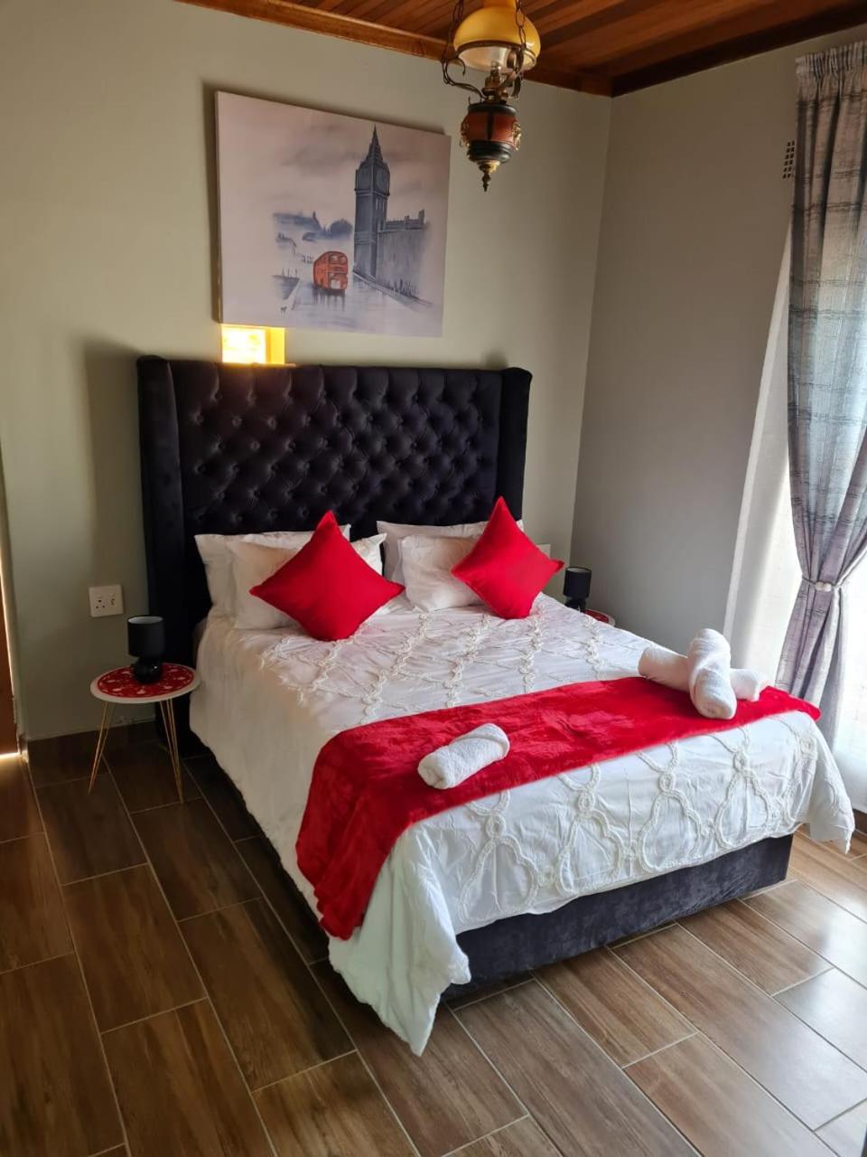 Deluxe Double Room with Shower - Photo 7