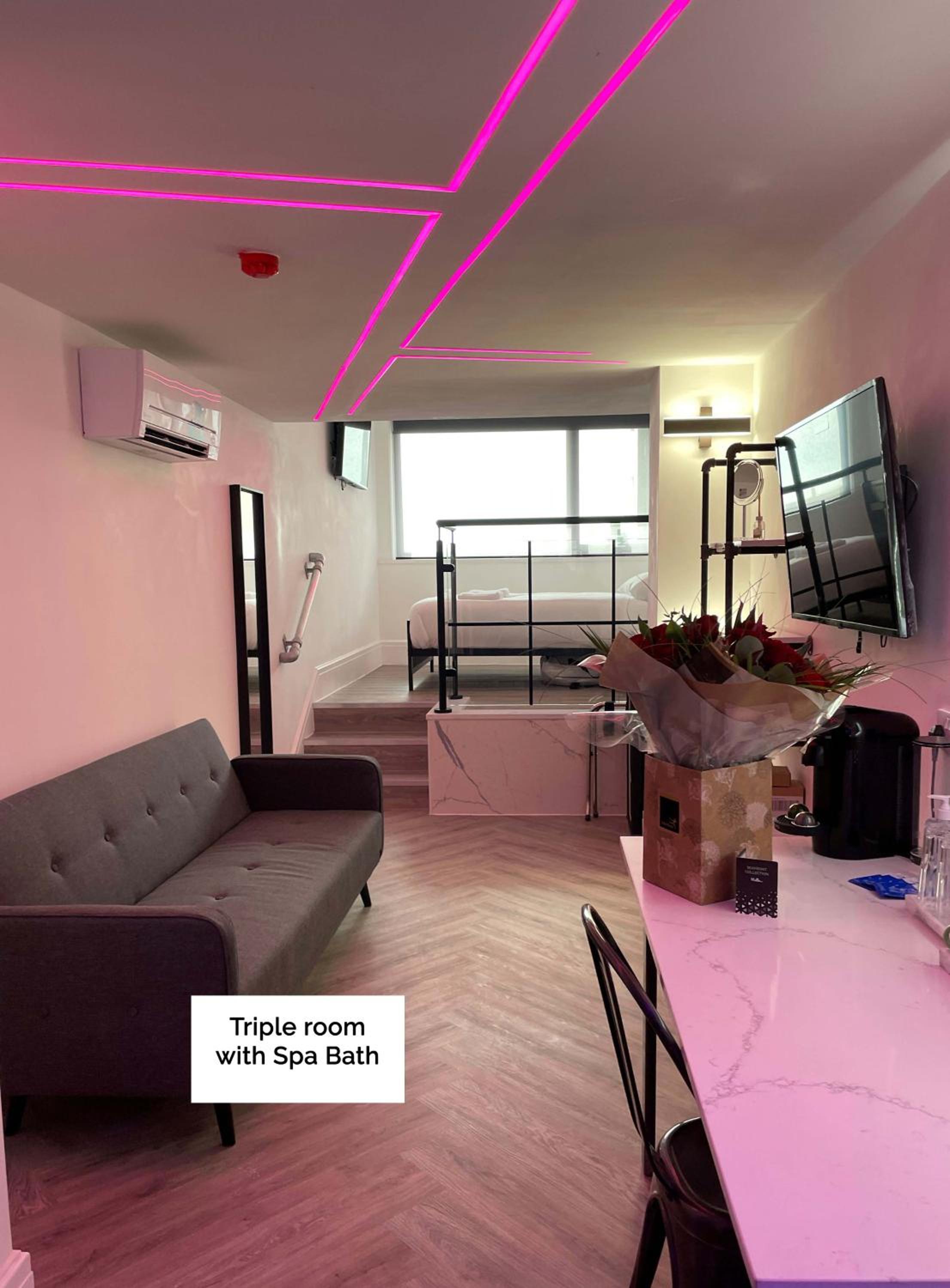 Triple Room with Bath - Photo 4
