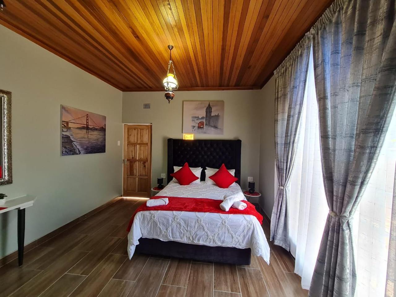 Deluxe Double Room with Shower - Photo 9