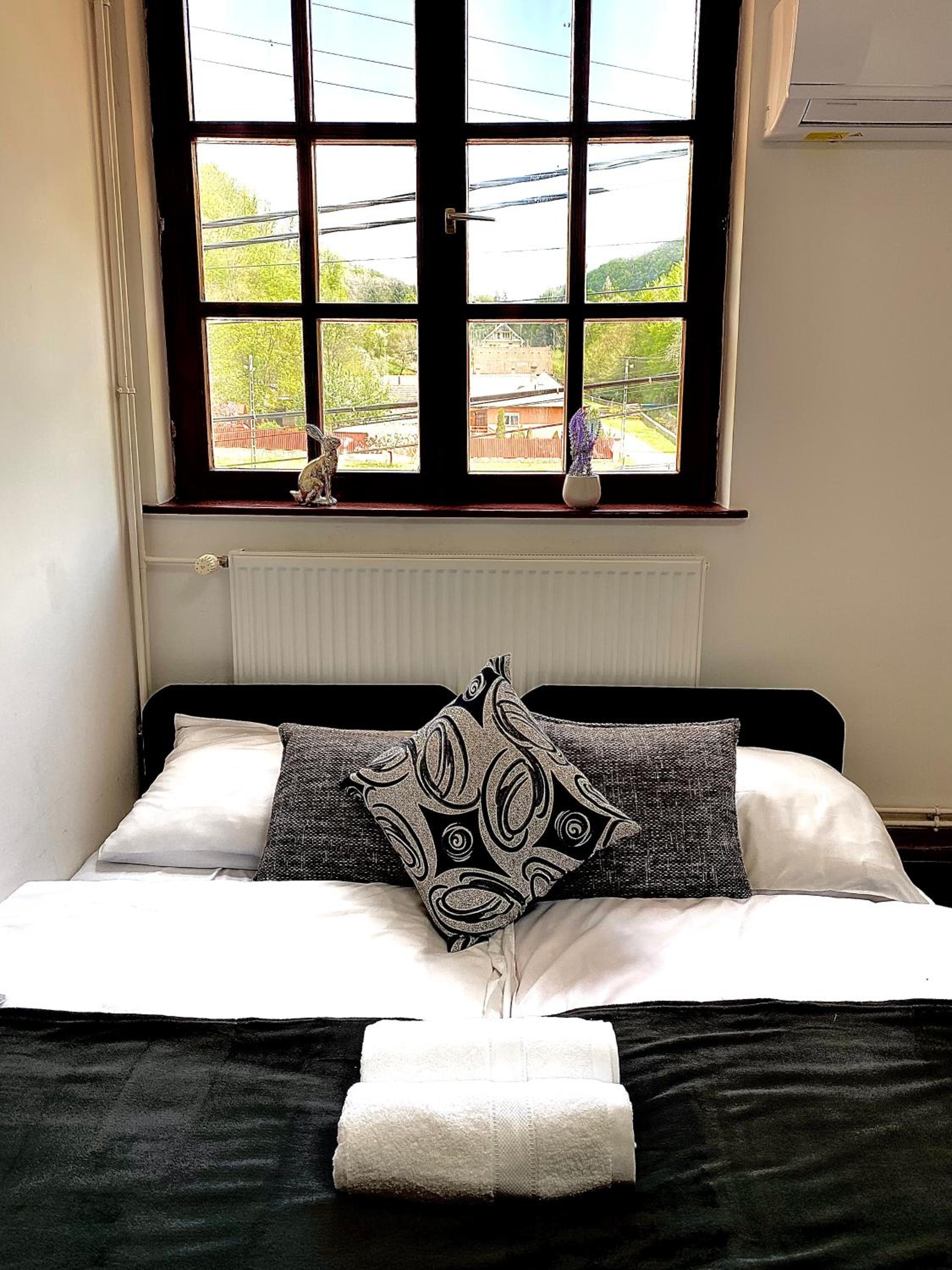 Standard Twin Room - Photo 2