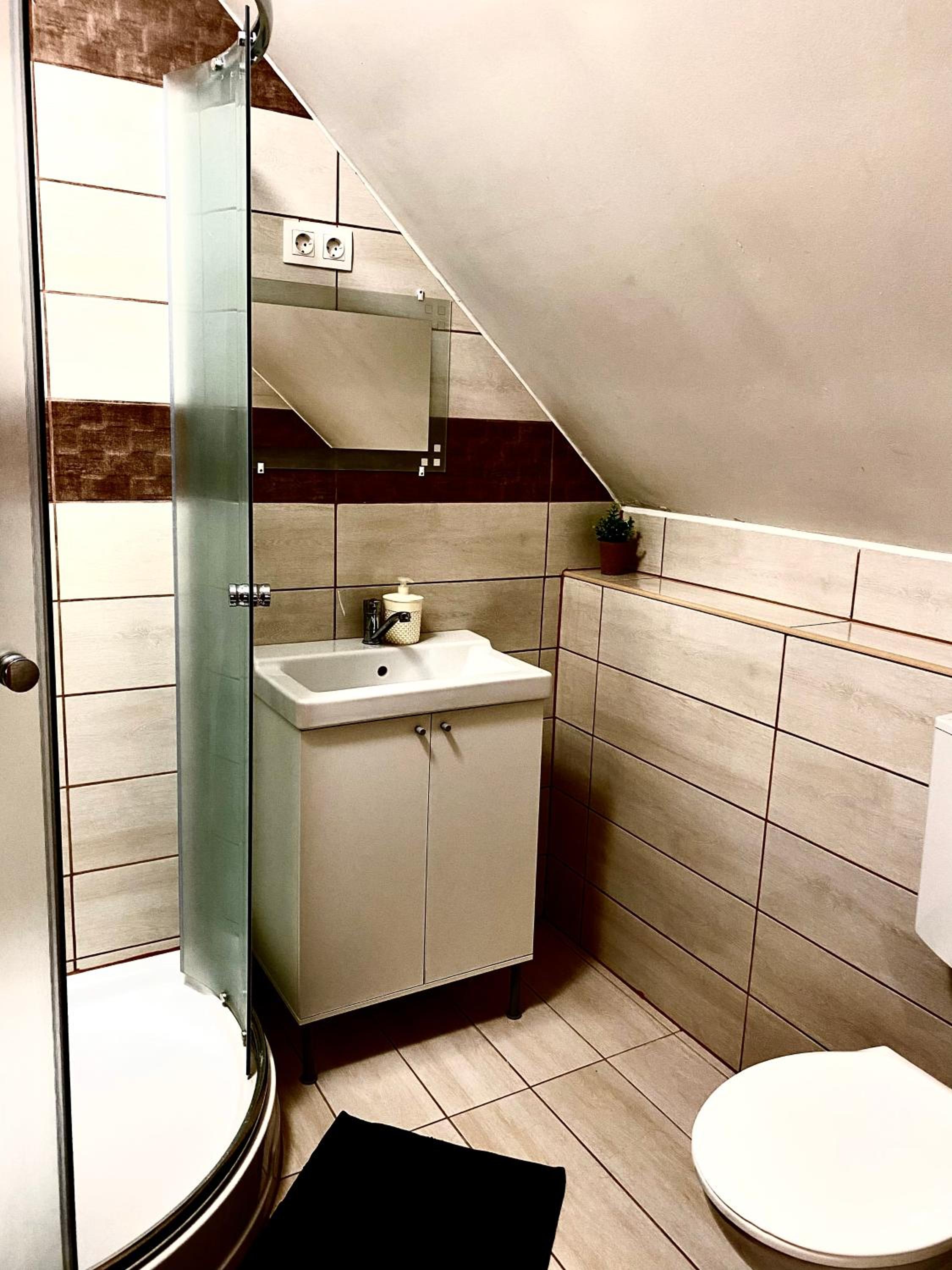 Standard Twin Room - Photo 9