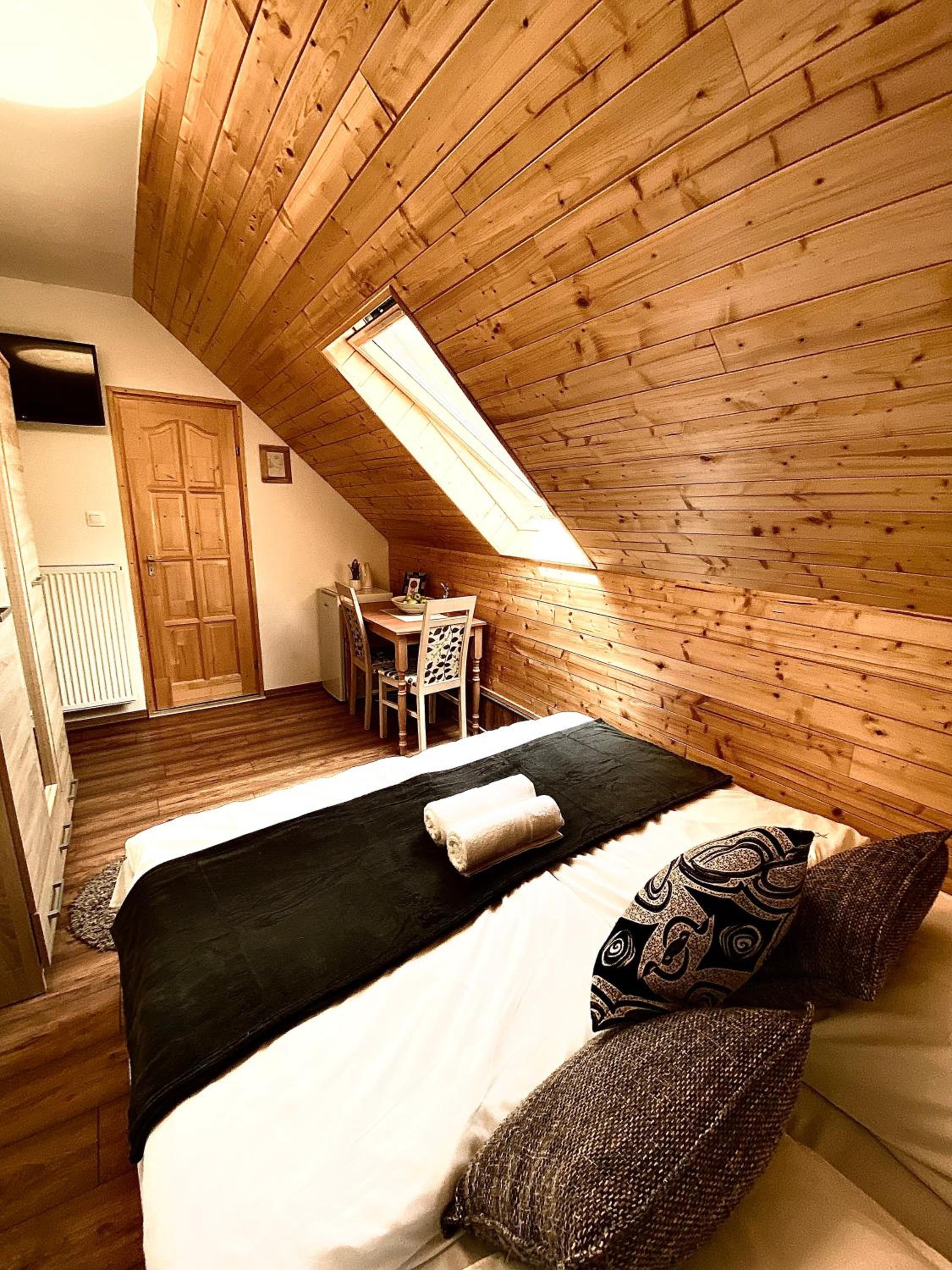 Standard Twin Room - Photo 12