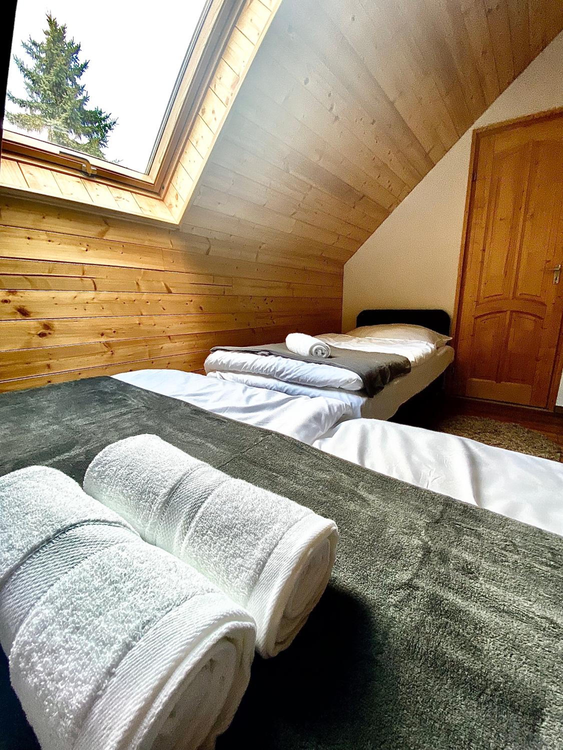 Standard Twin Room - Photo 8