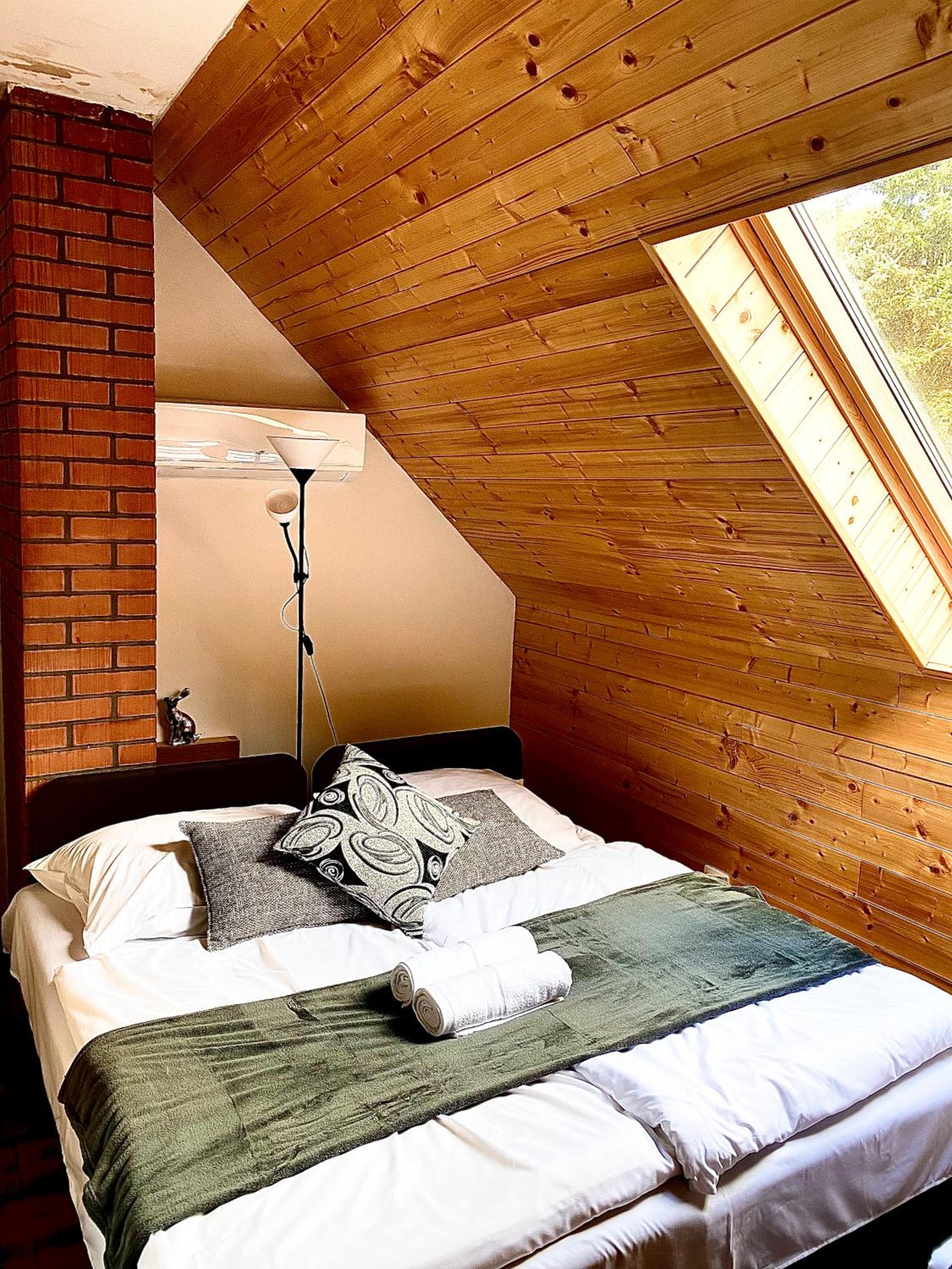 Standard Twin Room - Photo 11