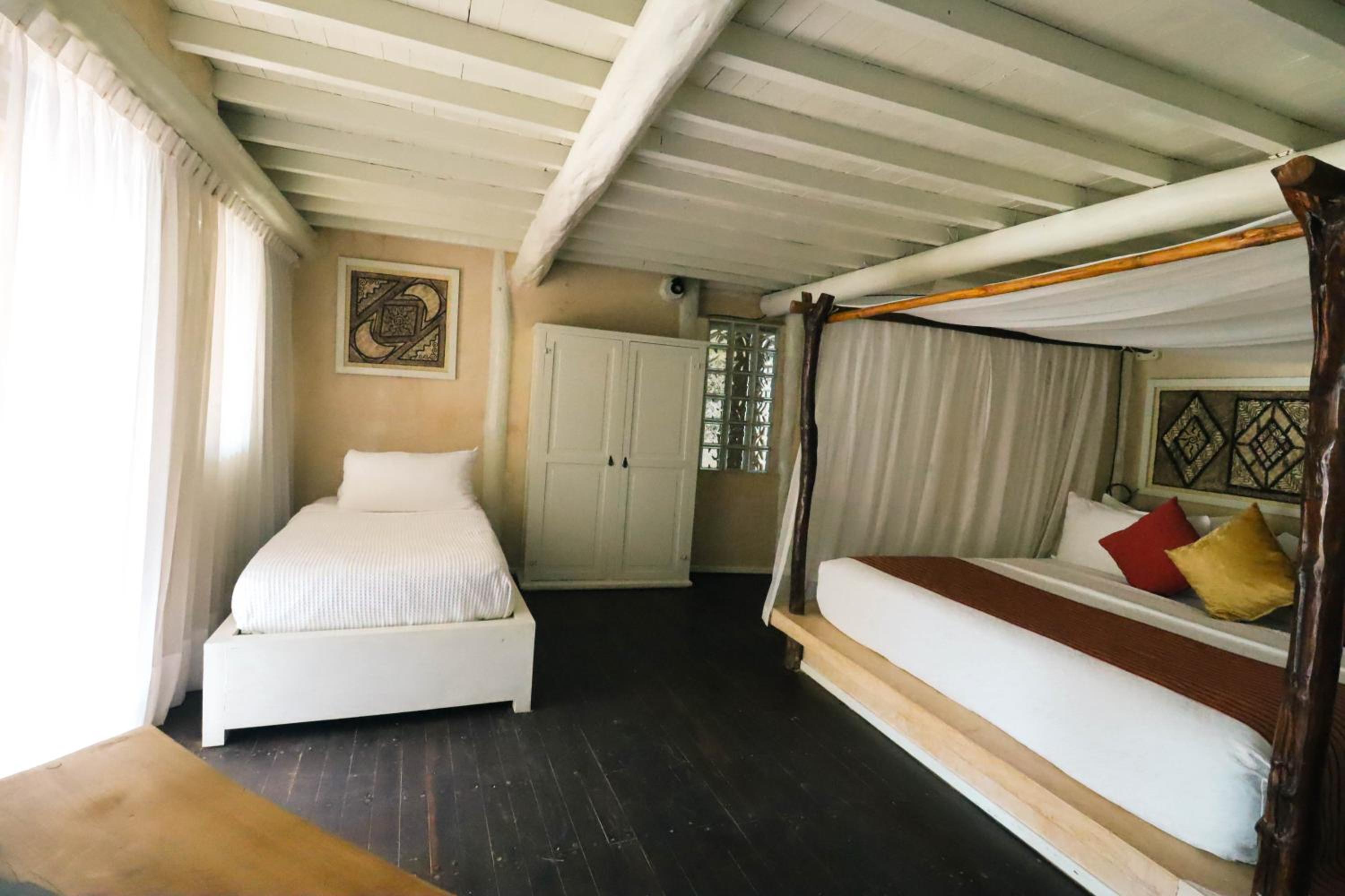 Deluxe Ocean Front - Ground Floor - Photo 4