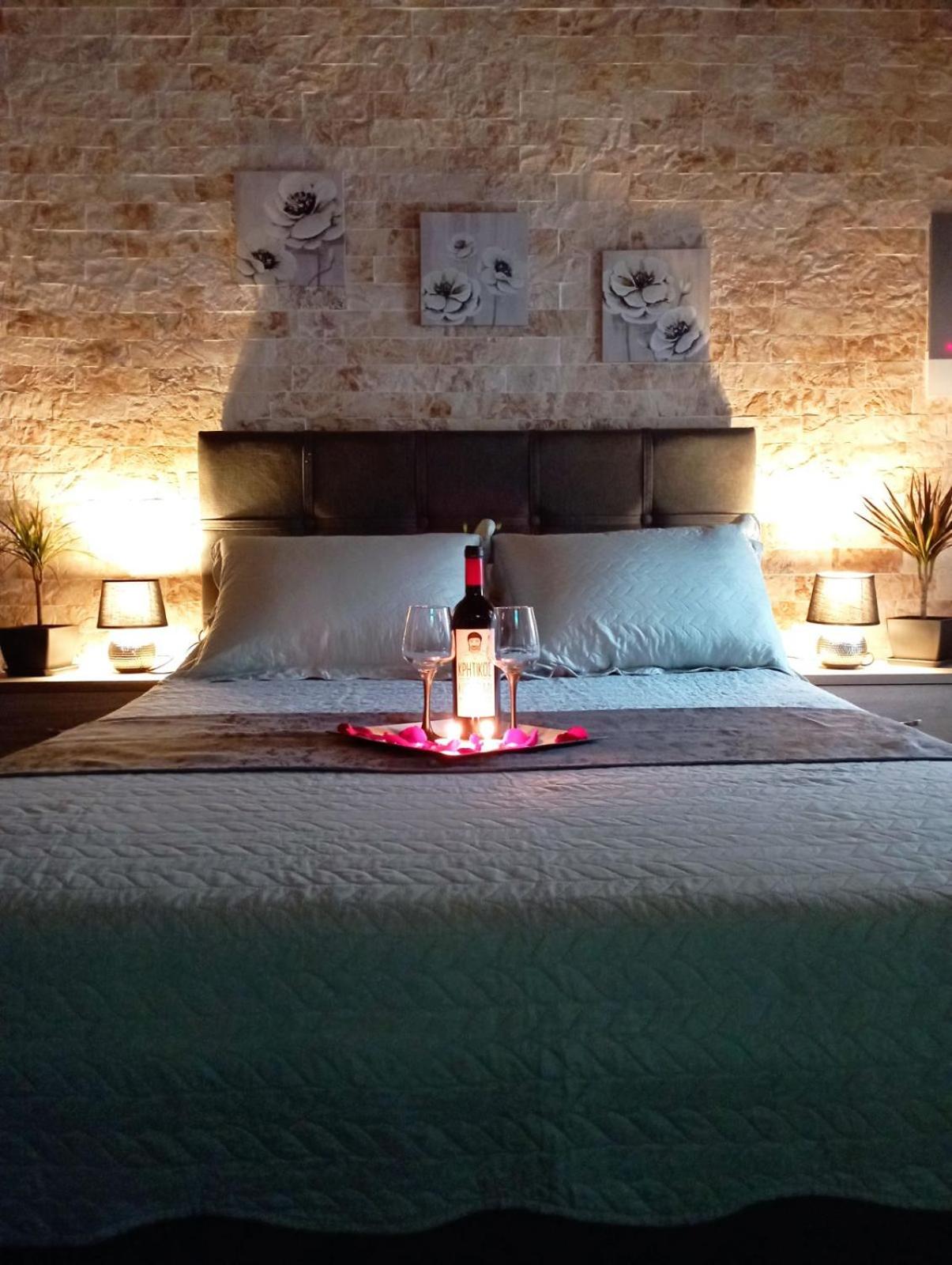 One-Bedroom Apartment - Photo 1