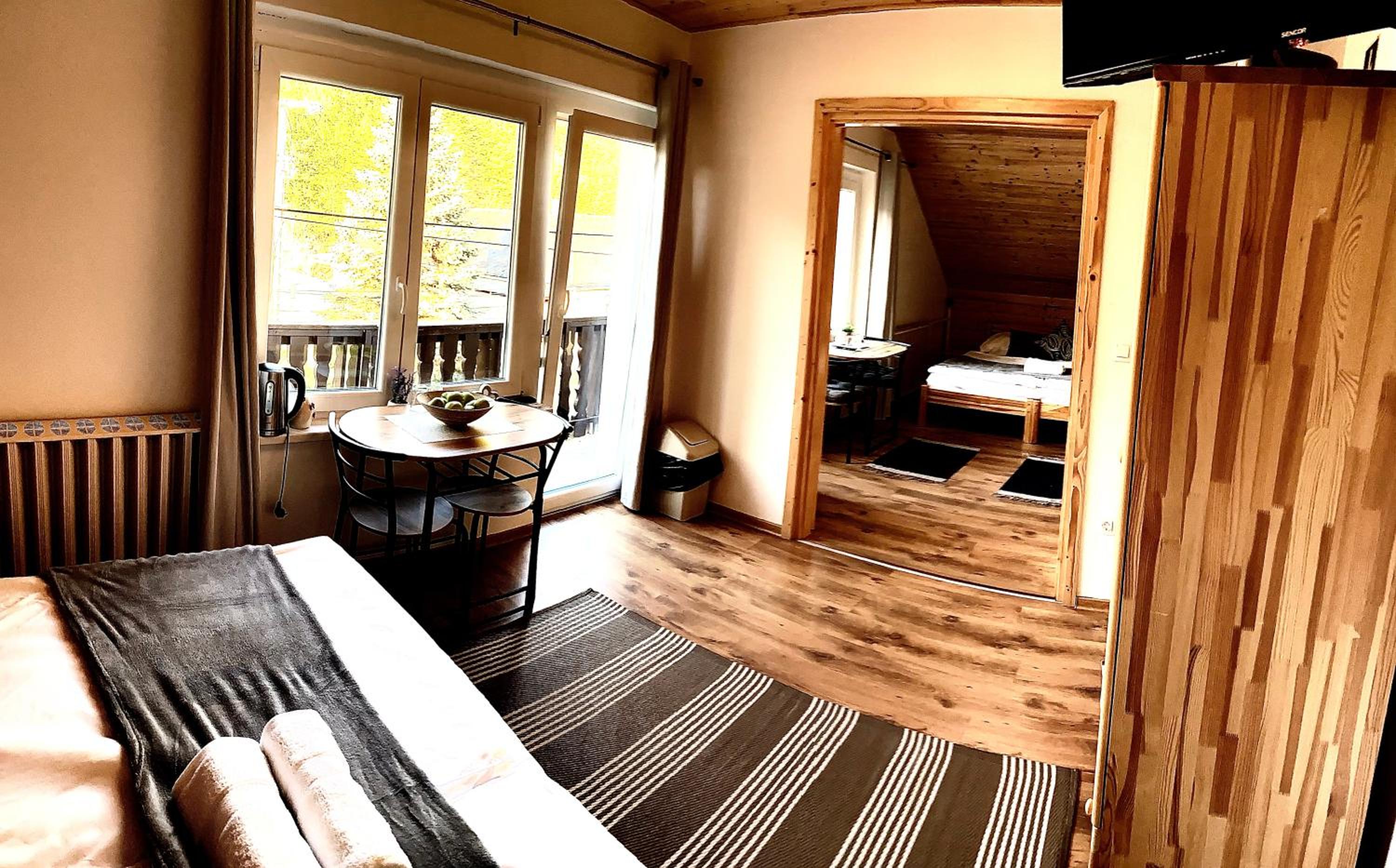Family Room with Mountain View - Photo 4