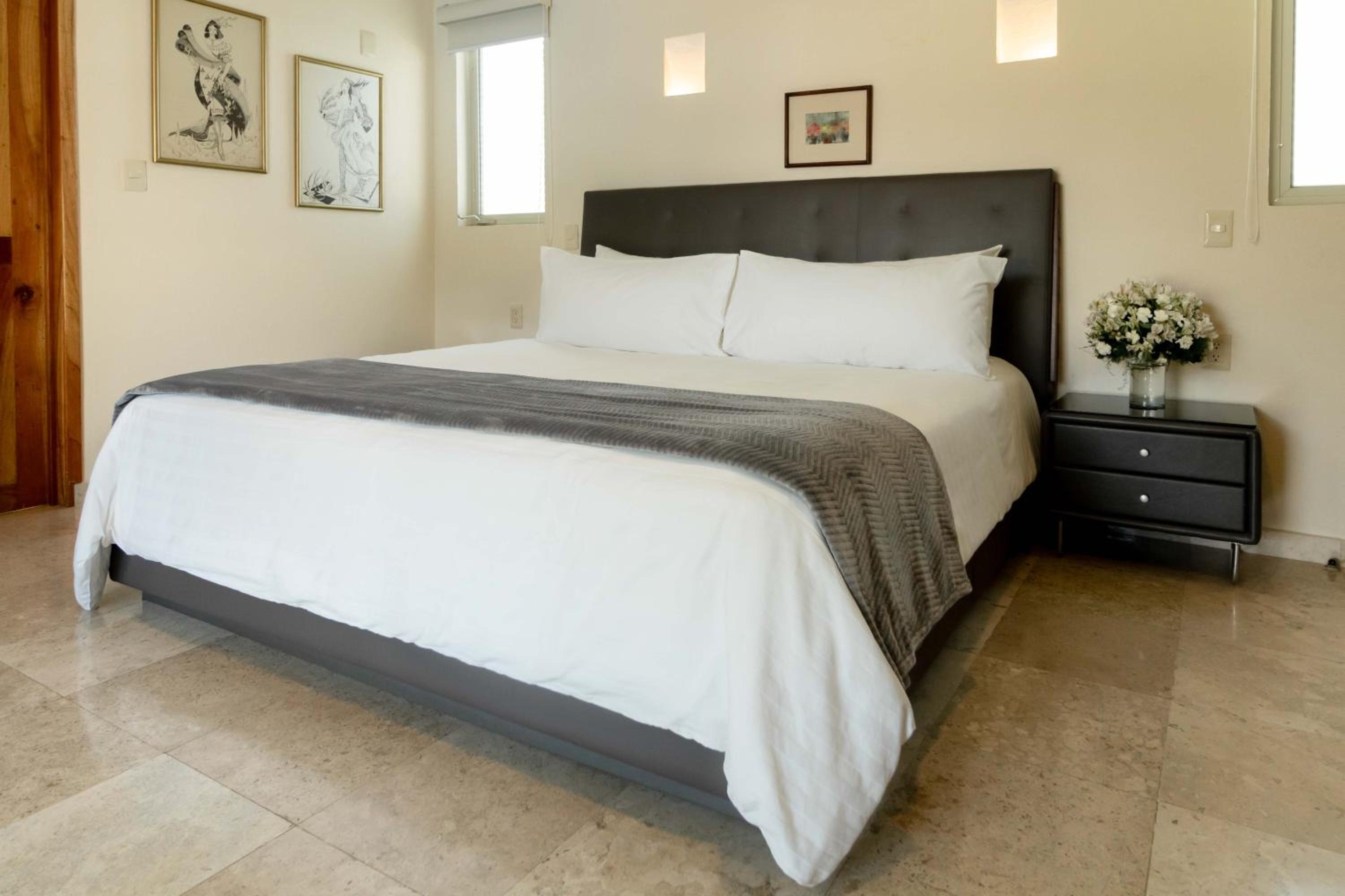 Standard Suite - Photo 4