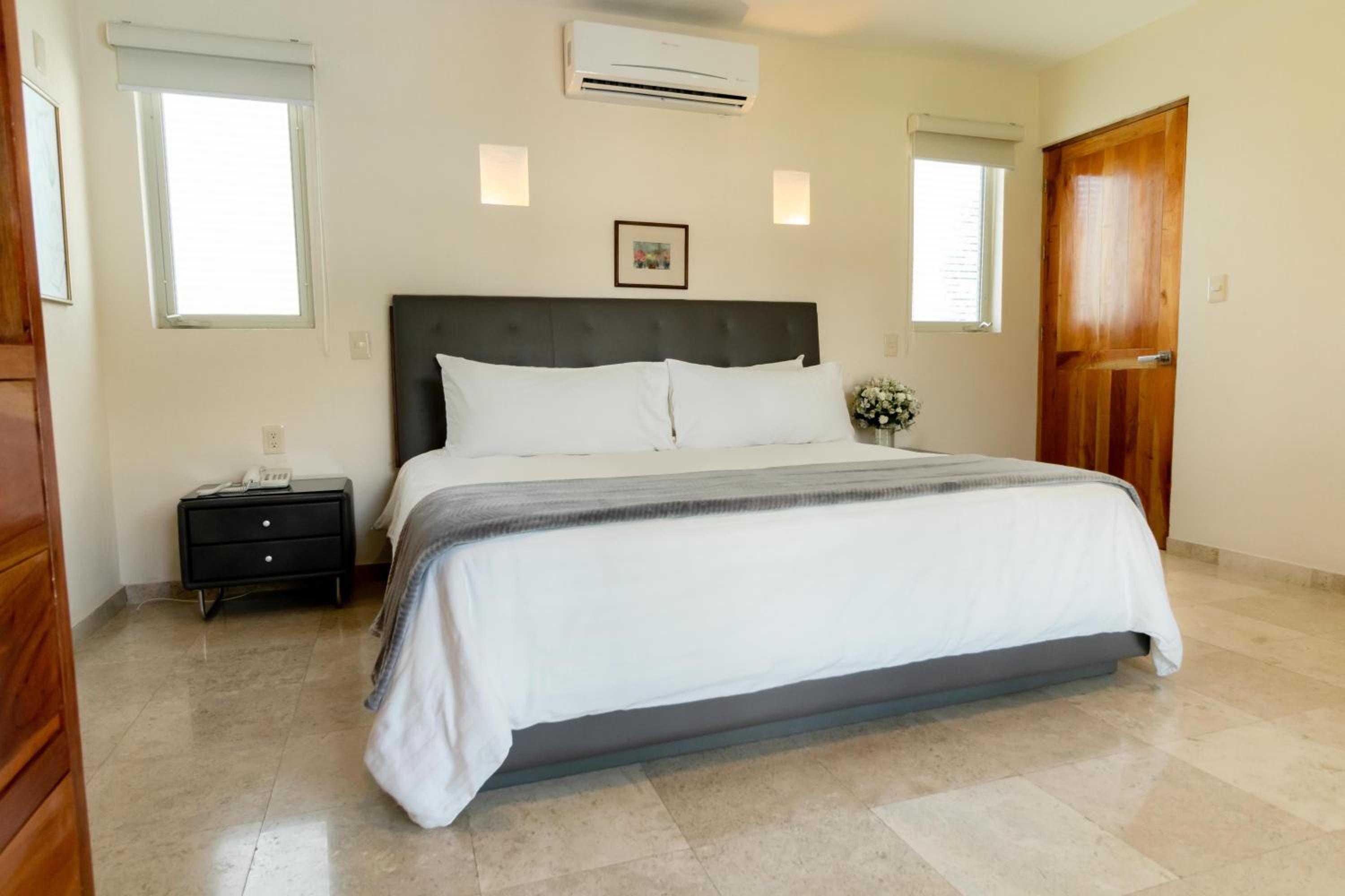 Standard Suite - Photo 3