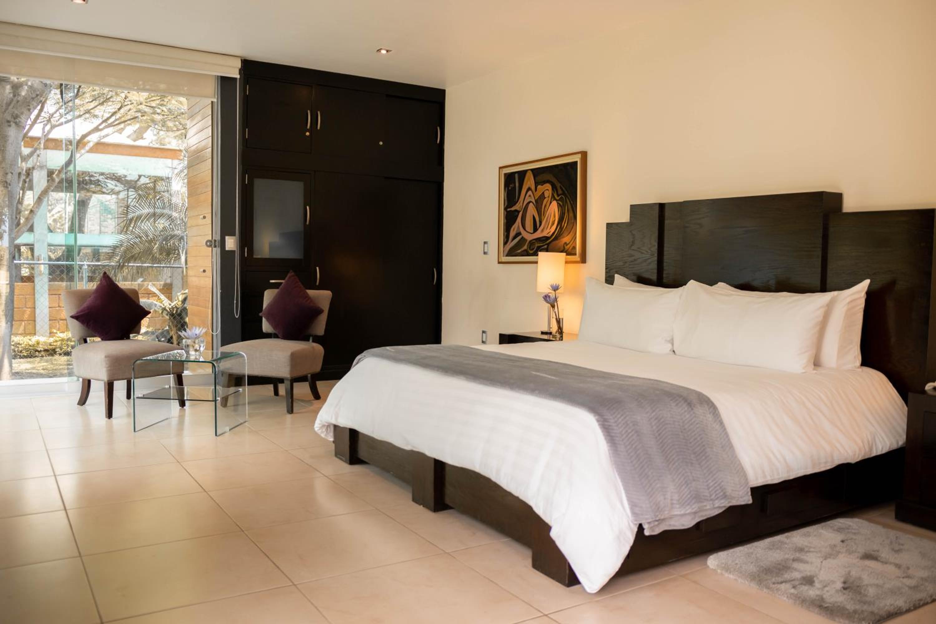 Deluxe King Room photo 3
