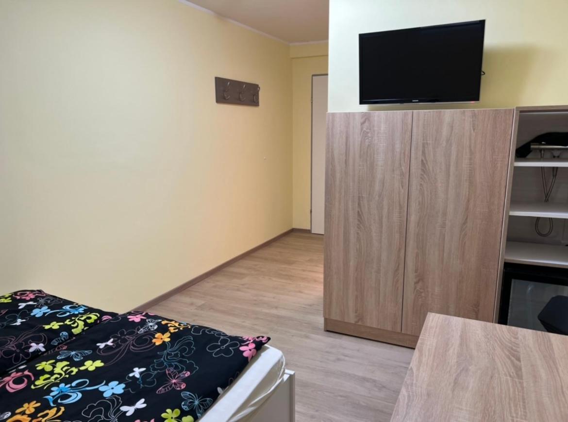 Double Room with Private Bathroom - Photo 8