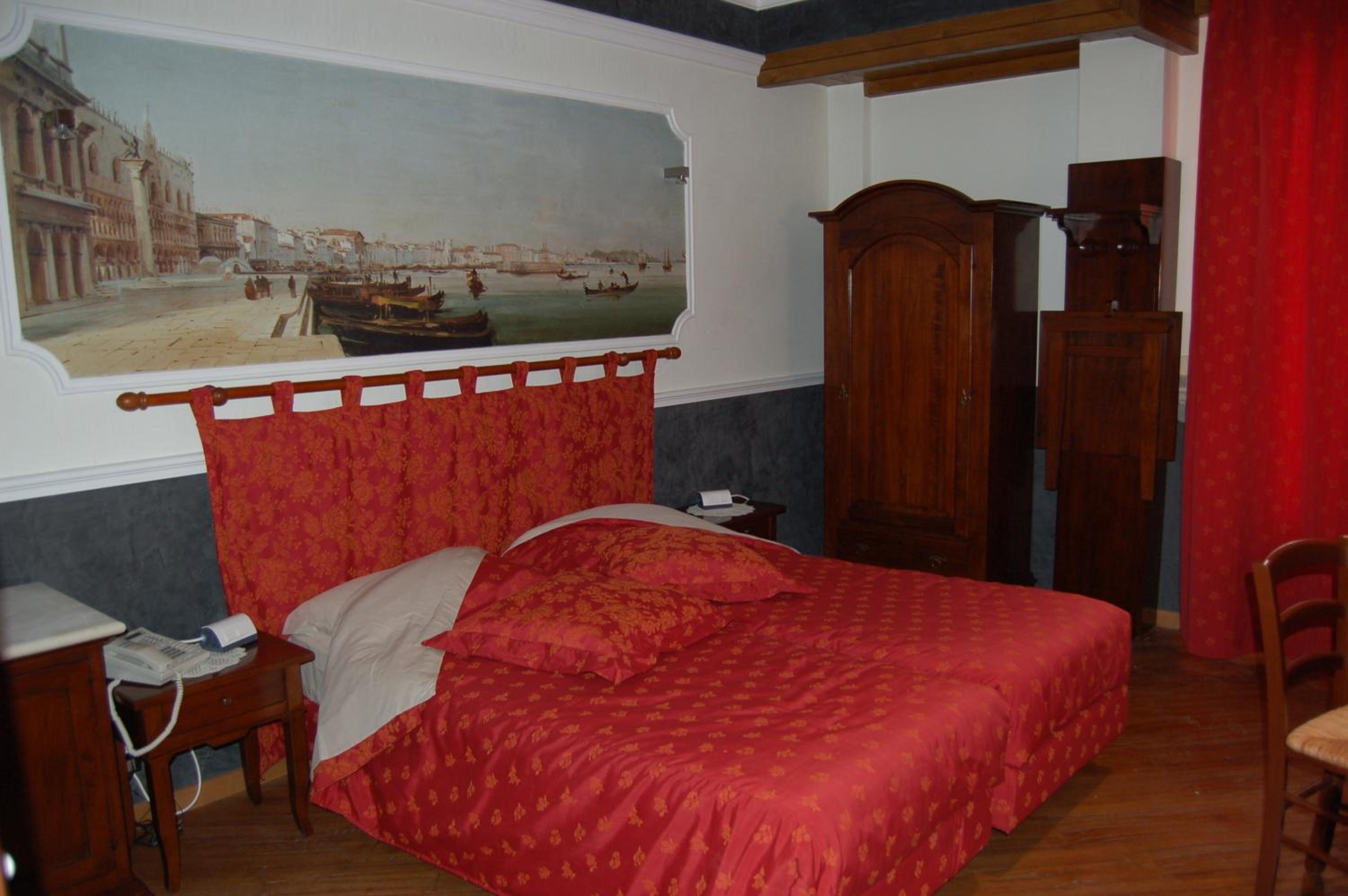 Twin Room with Private Bathroom