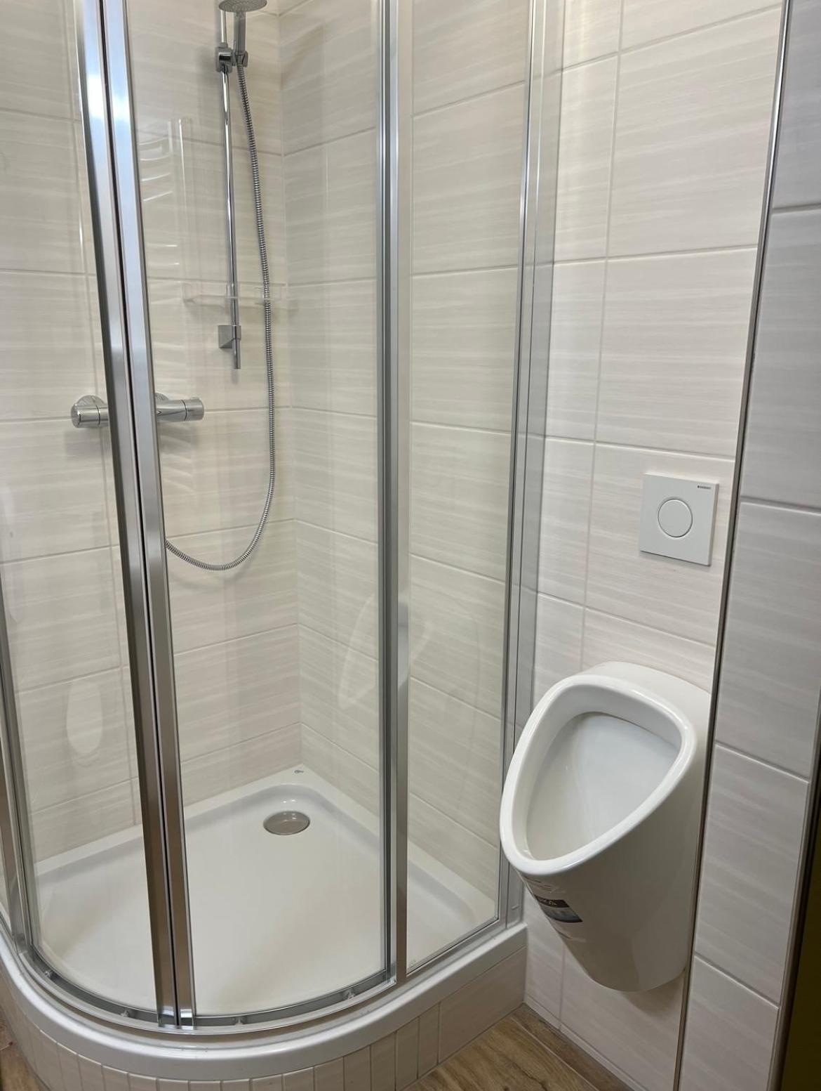 Double Room with Private Bathroom - Photo 6