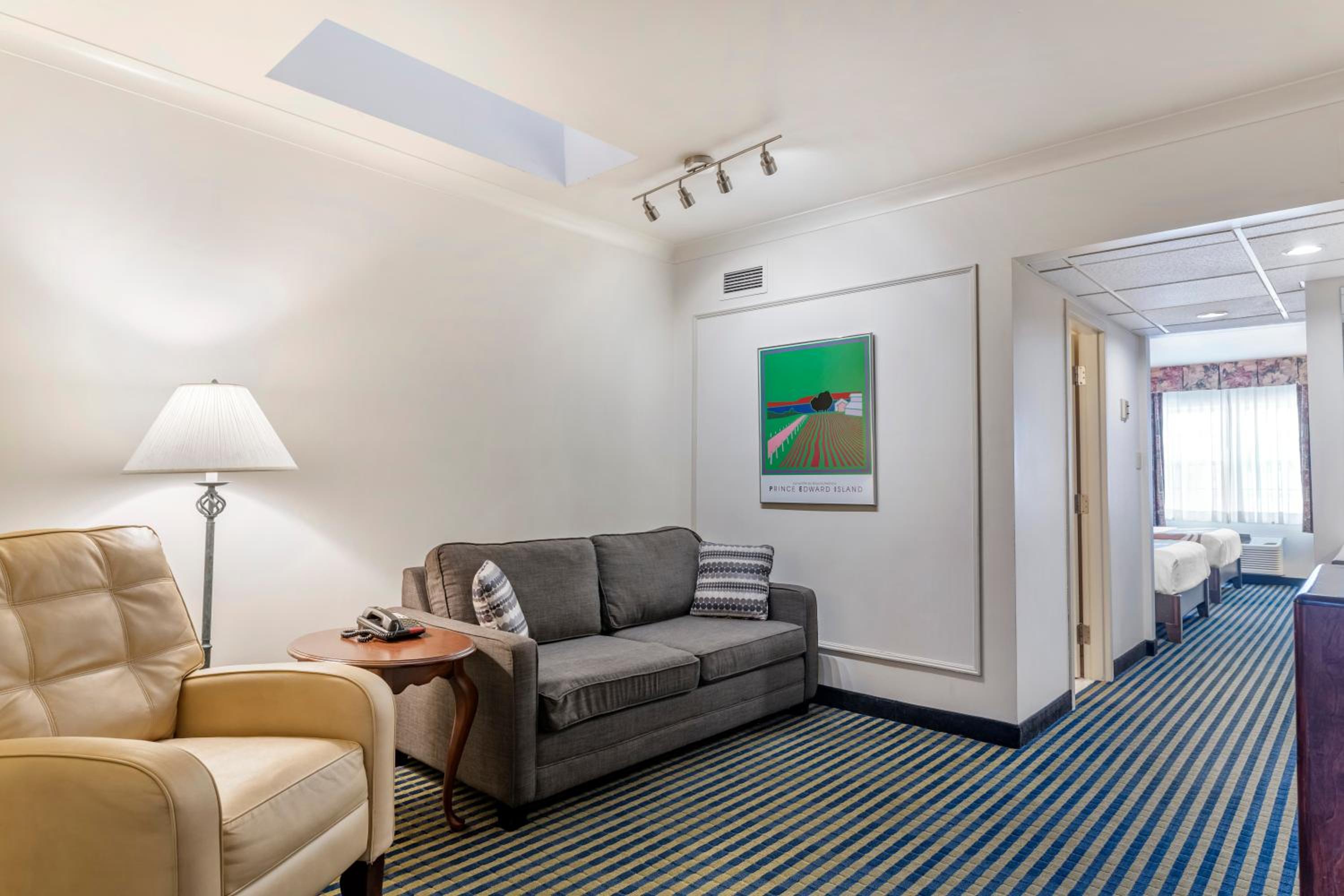 Queen Suite with Two Queen Beds - Photo 4
