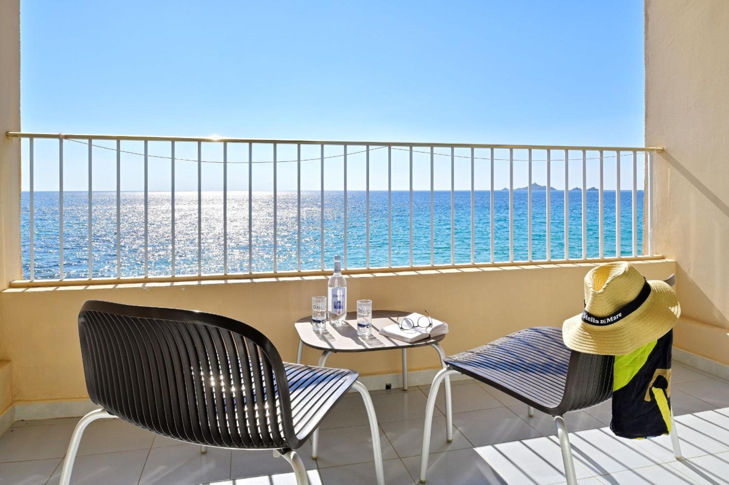 Double Room with Balcony and Sea View photo 2