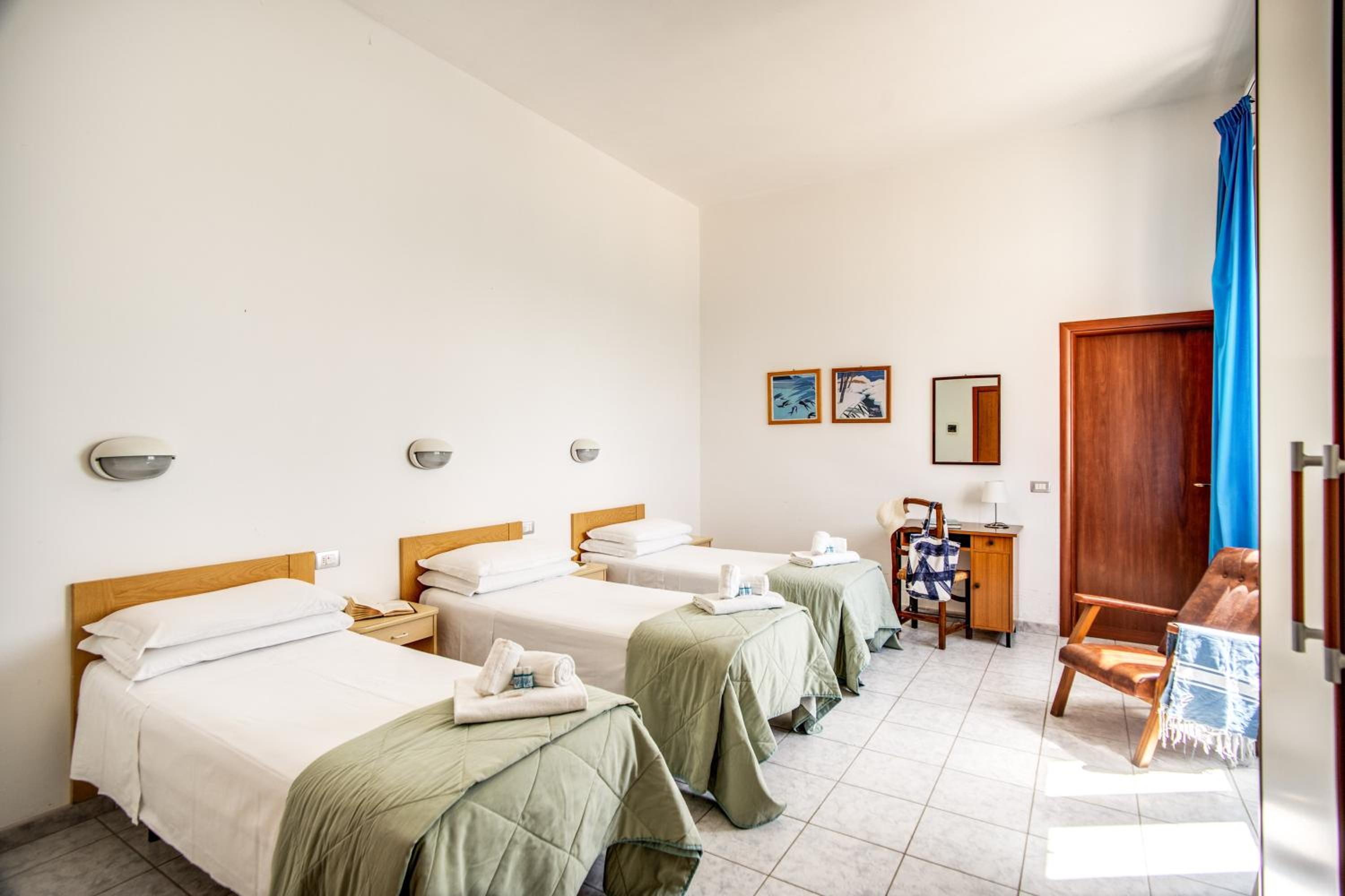 Standard Triple Room - Photo 3