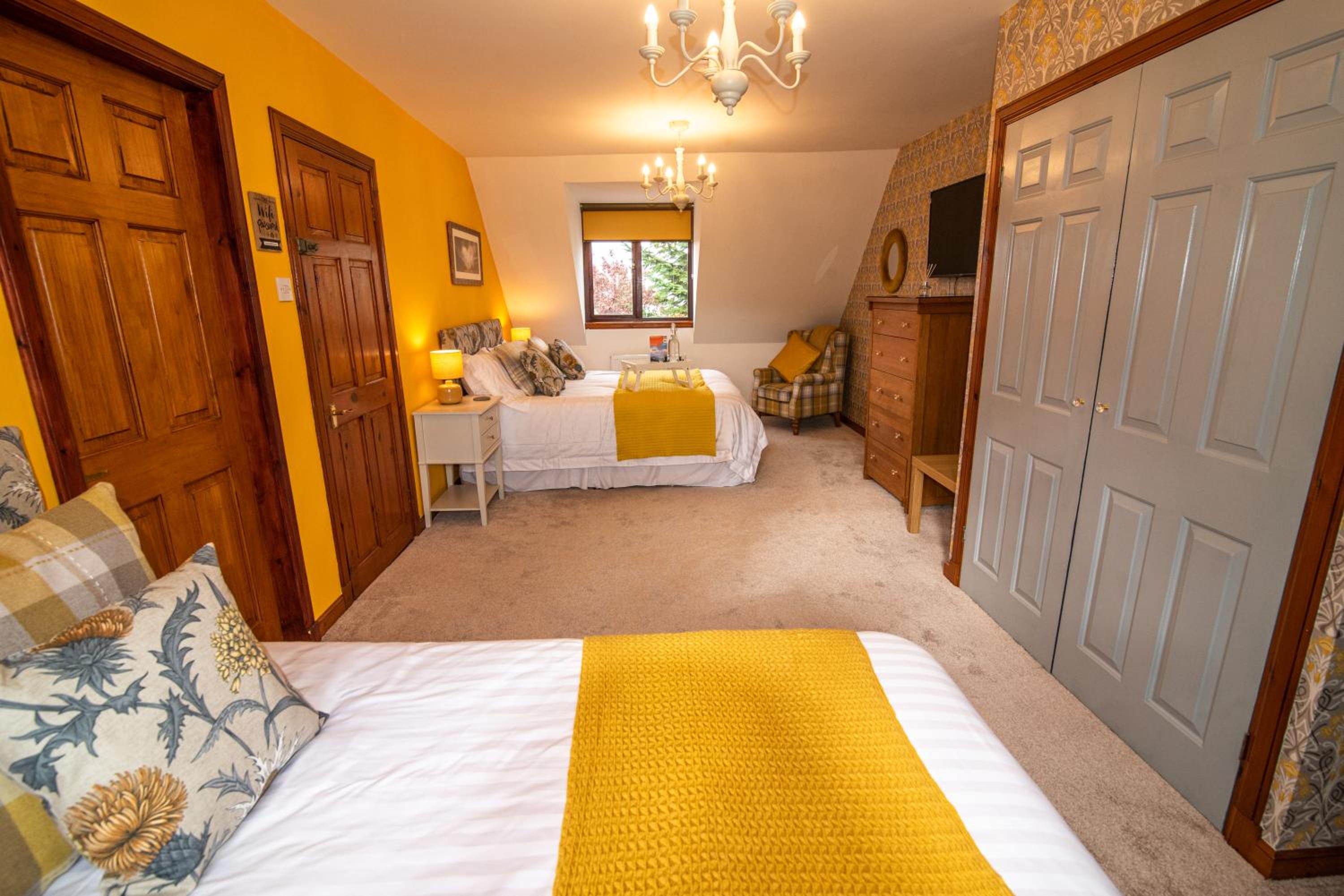 Family Room with Mountain View photo 1