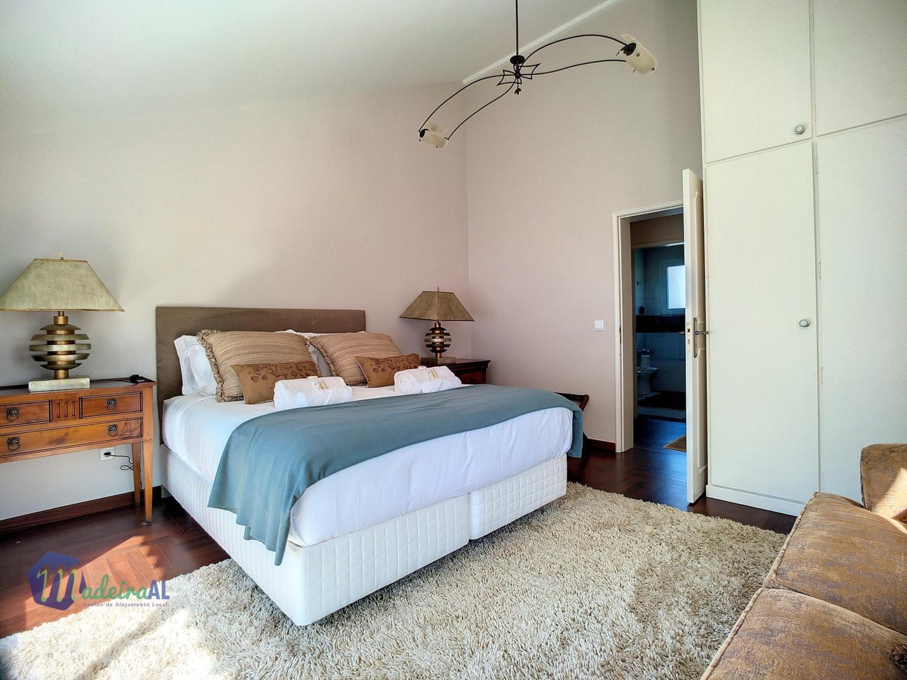 Three-Bedroom Villa photo 2