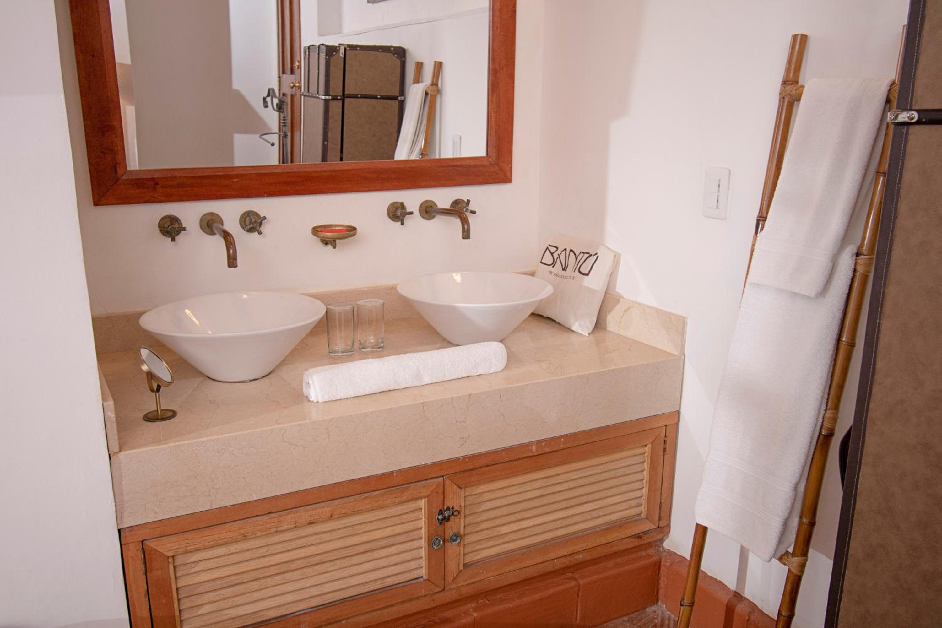 2 Bedroom Suite -1 King , 1 Queen - Photo 7