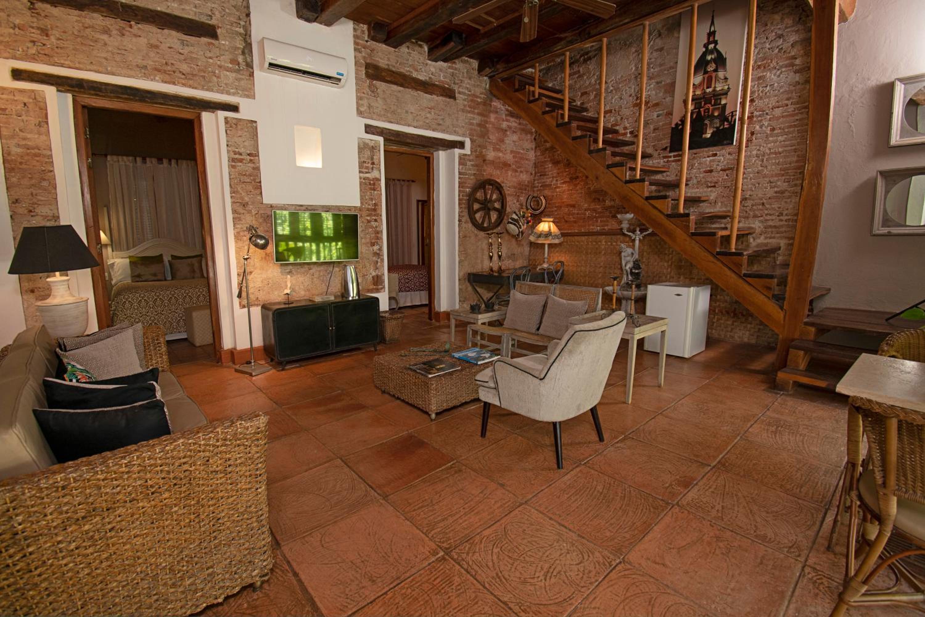2 Bedroom Suite -1 King , 1 Queen - Photo 1