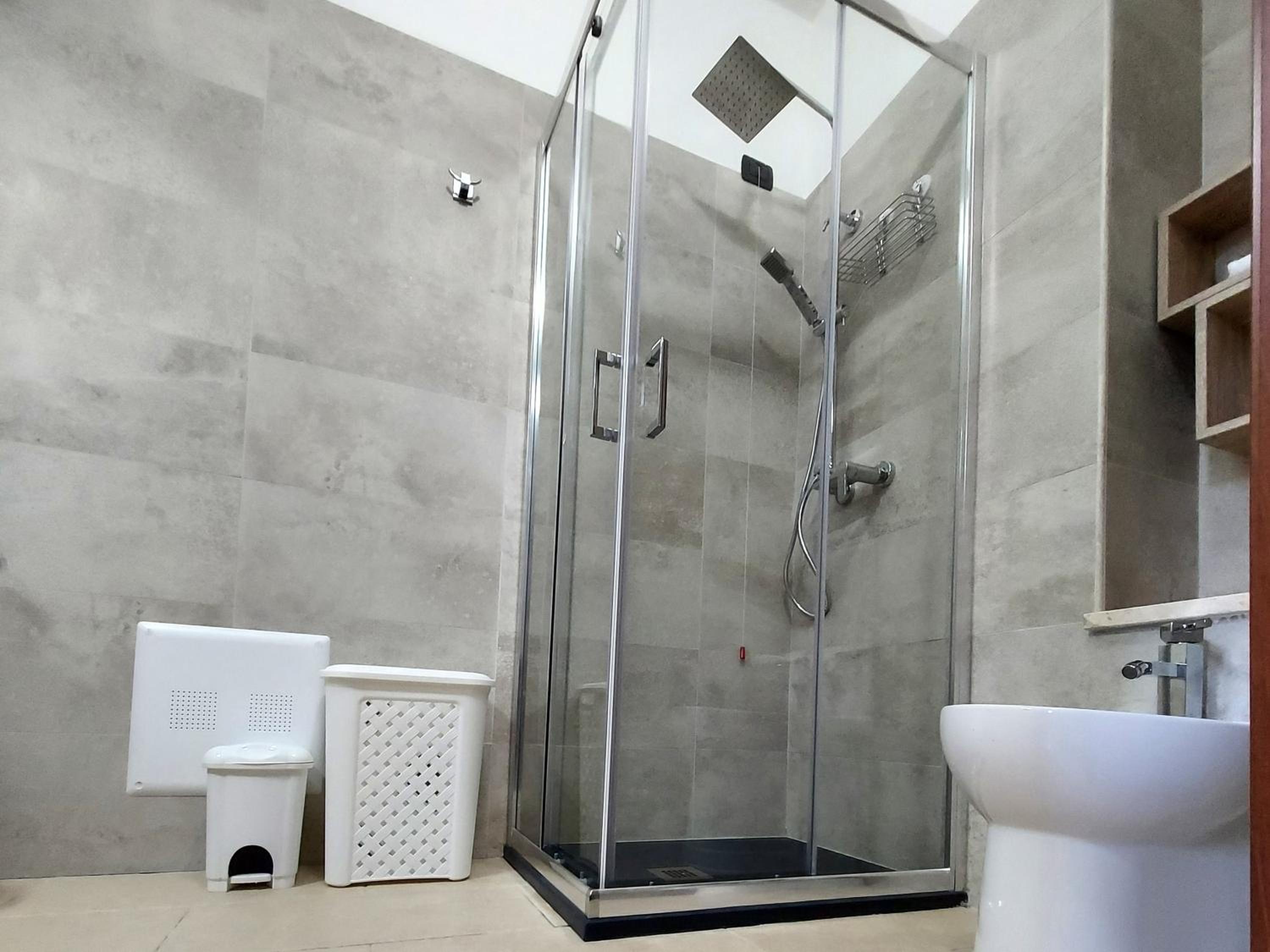 Double Room with Private Bathroom - Photo 6