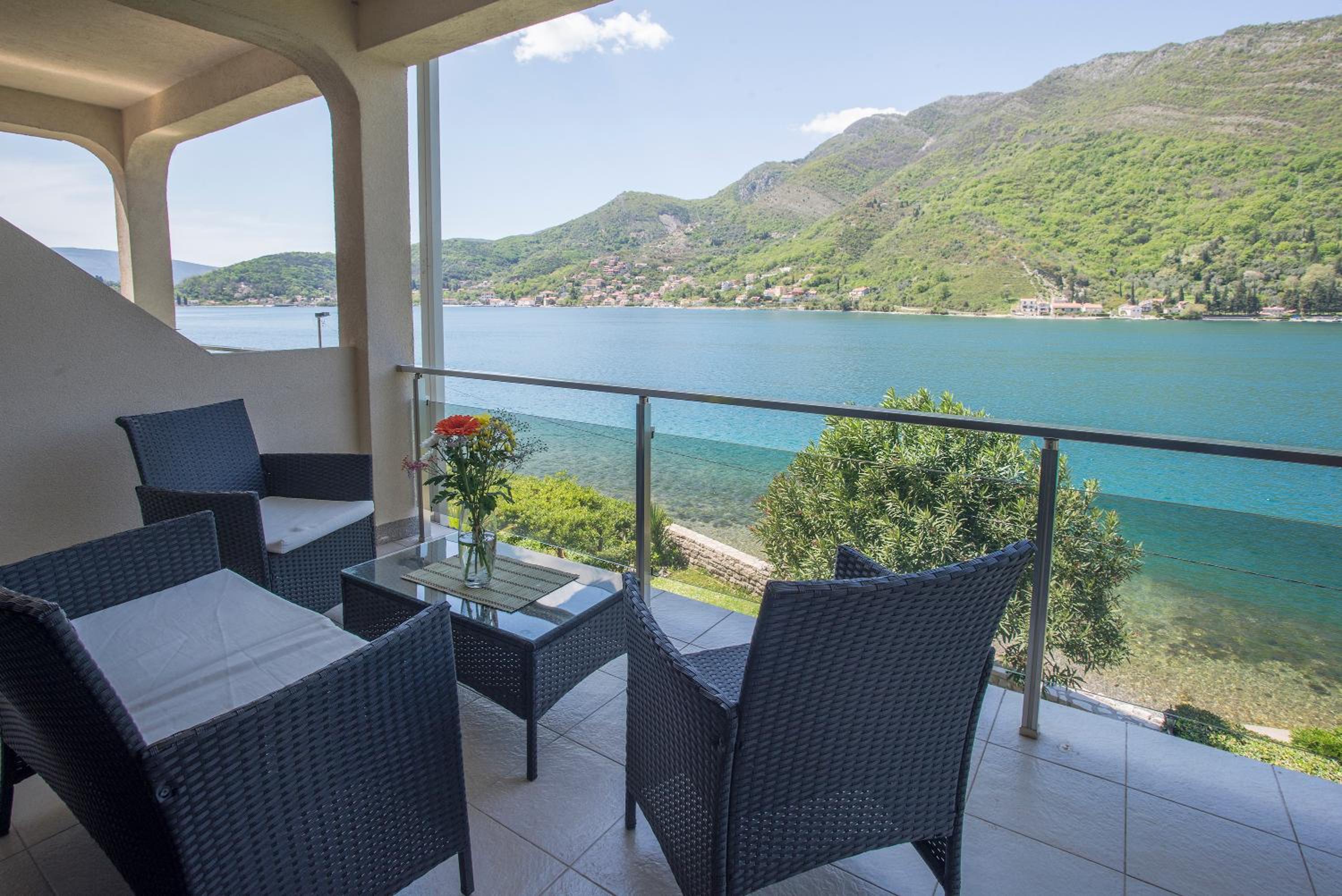 One-Bedroom Apartment with Balcony and Sea View (4 Adults)  photo 1