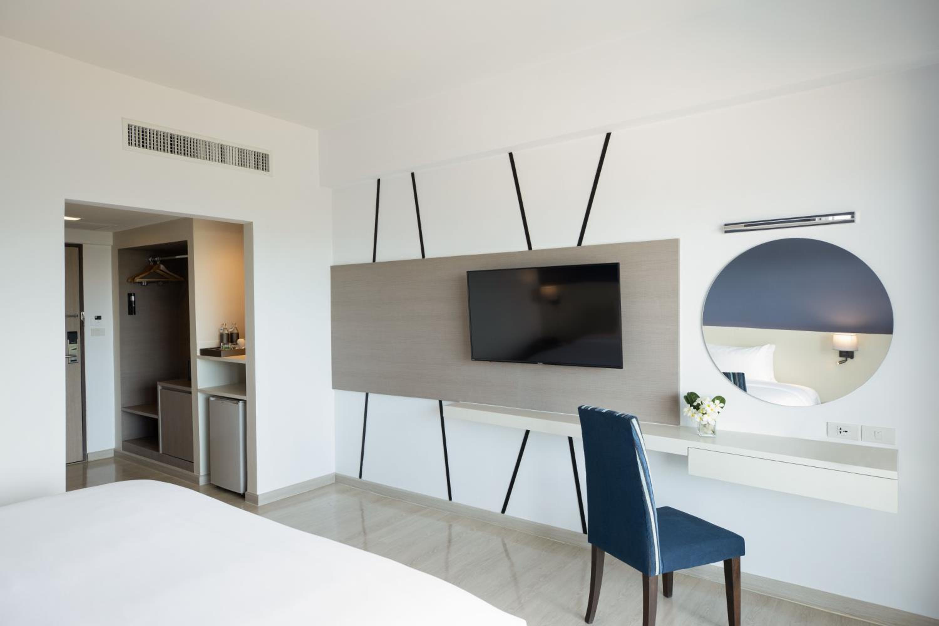 Deluxe King Room photo 3