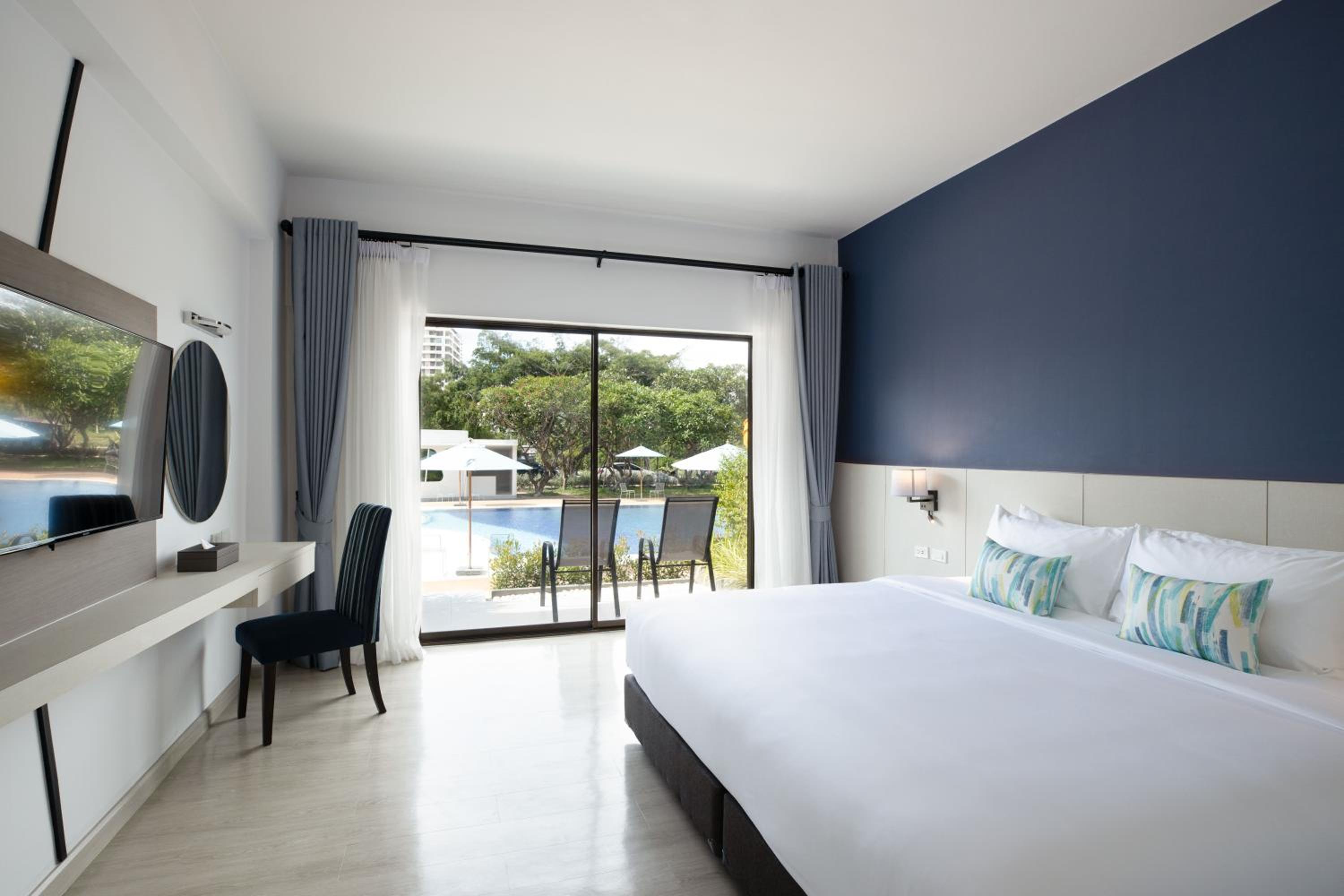 Deluxe King Room with Pool Terrace