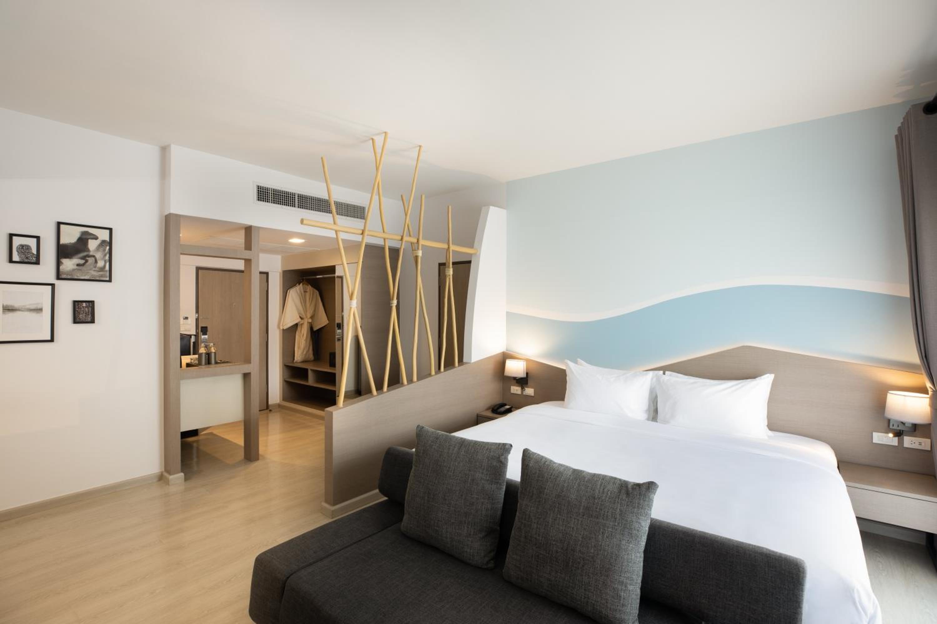 Centra Suite King Room