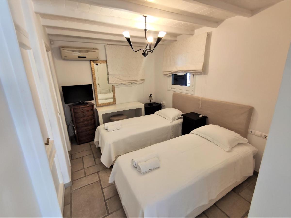 Superior Suite with pool view photo 2