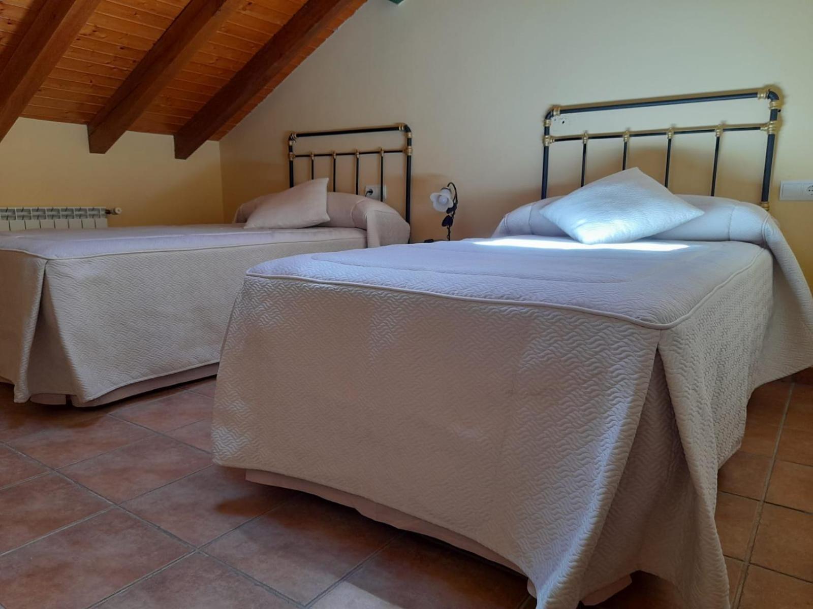 Twin Room with Extra Bed photo 2