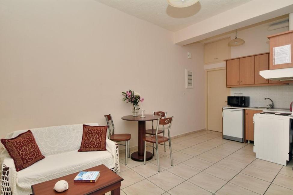 One-Bedroom Apartment photo 3