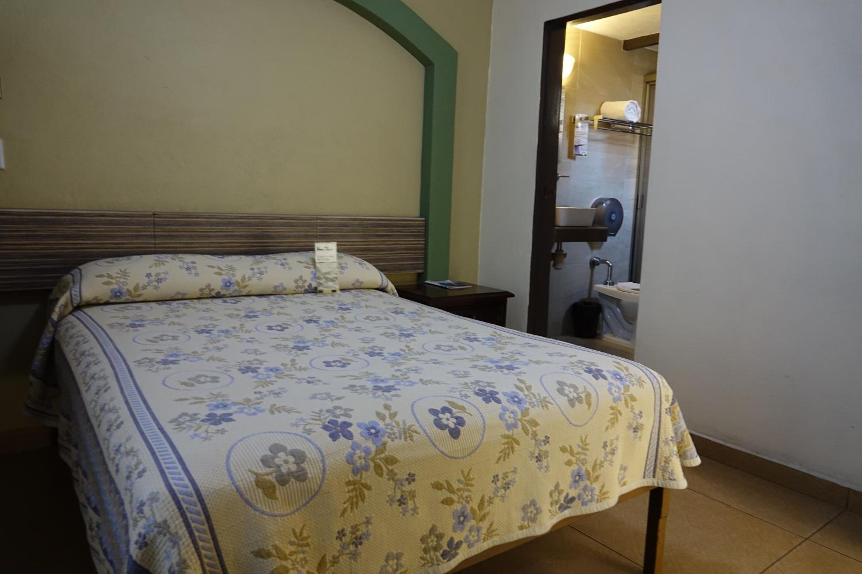 Standard Queen Room