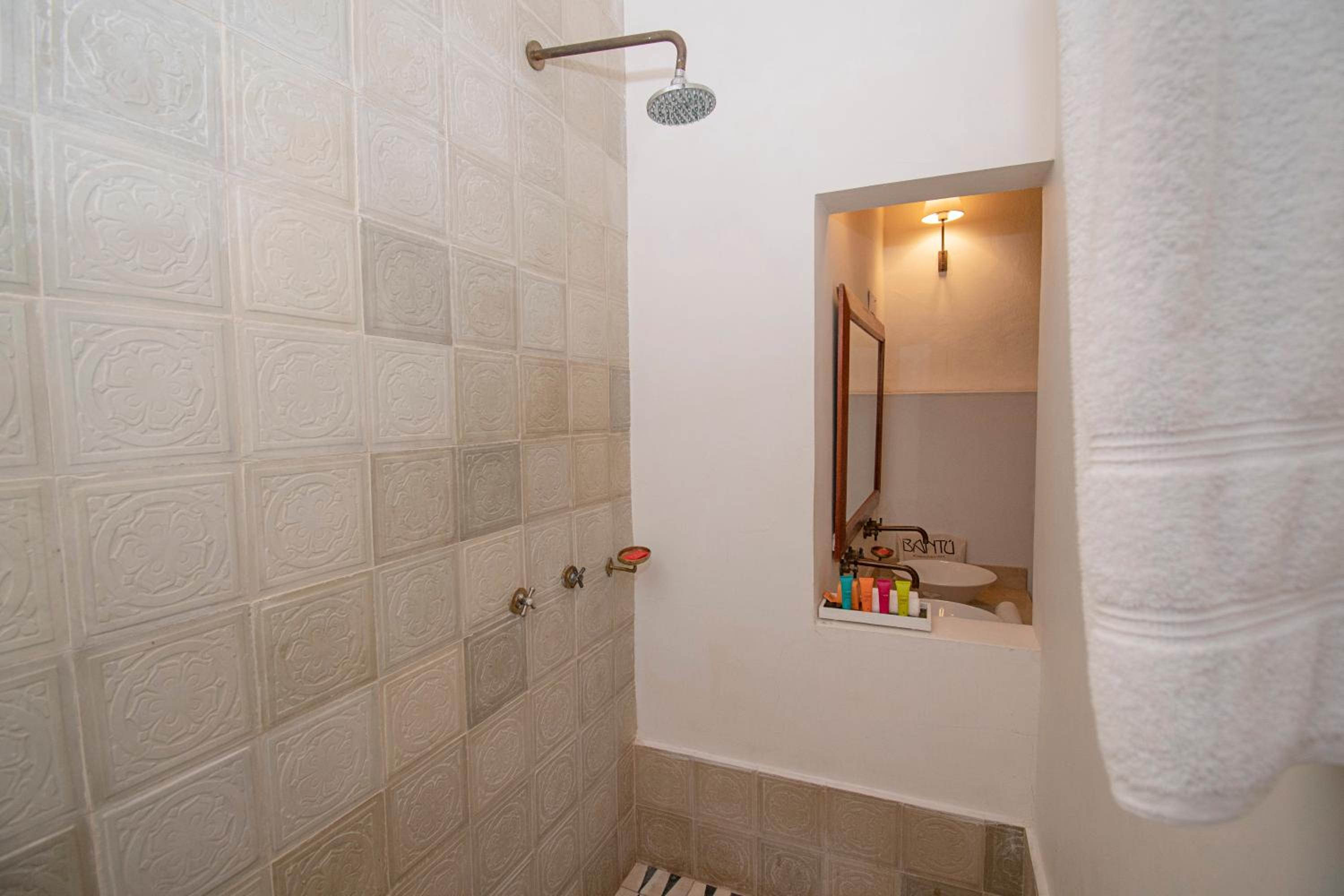 2 Bedroom Suite -1 King , 1 Queen - Photo 2