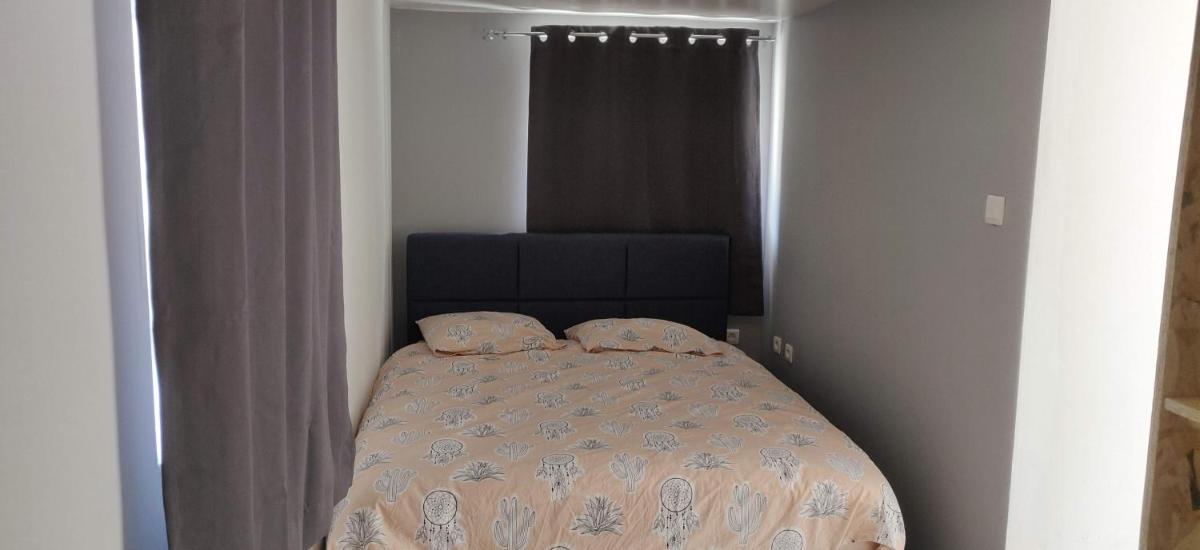 One-Bedroom Apartment - Photo 5