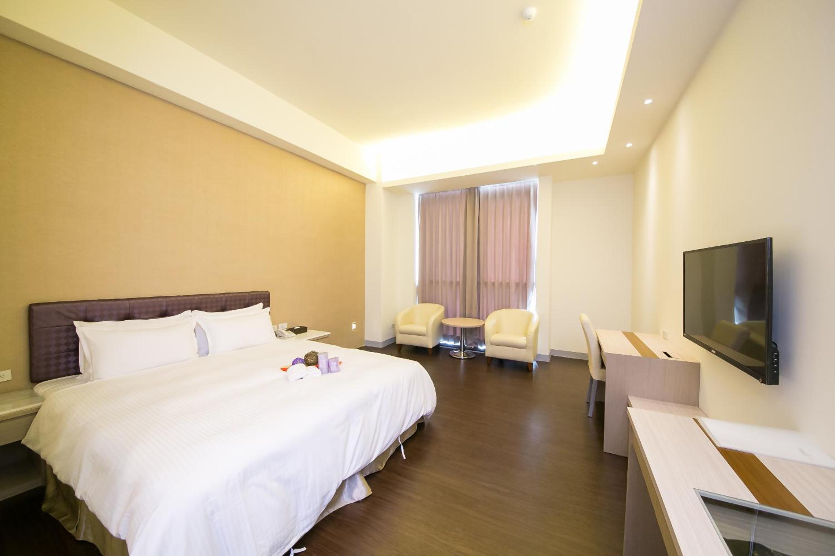 Deluxe King Room photo 1