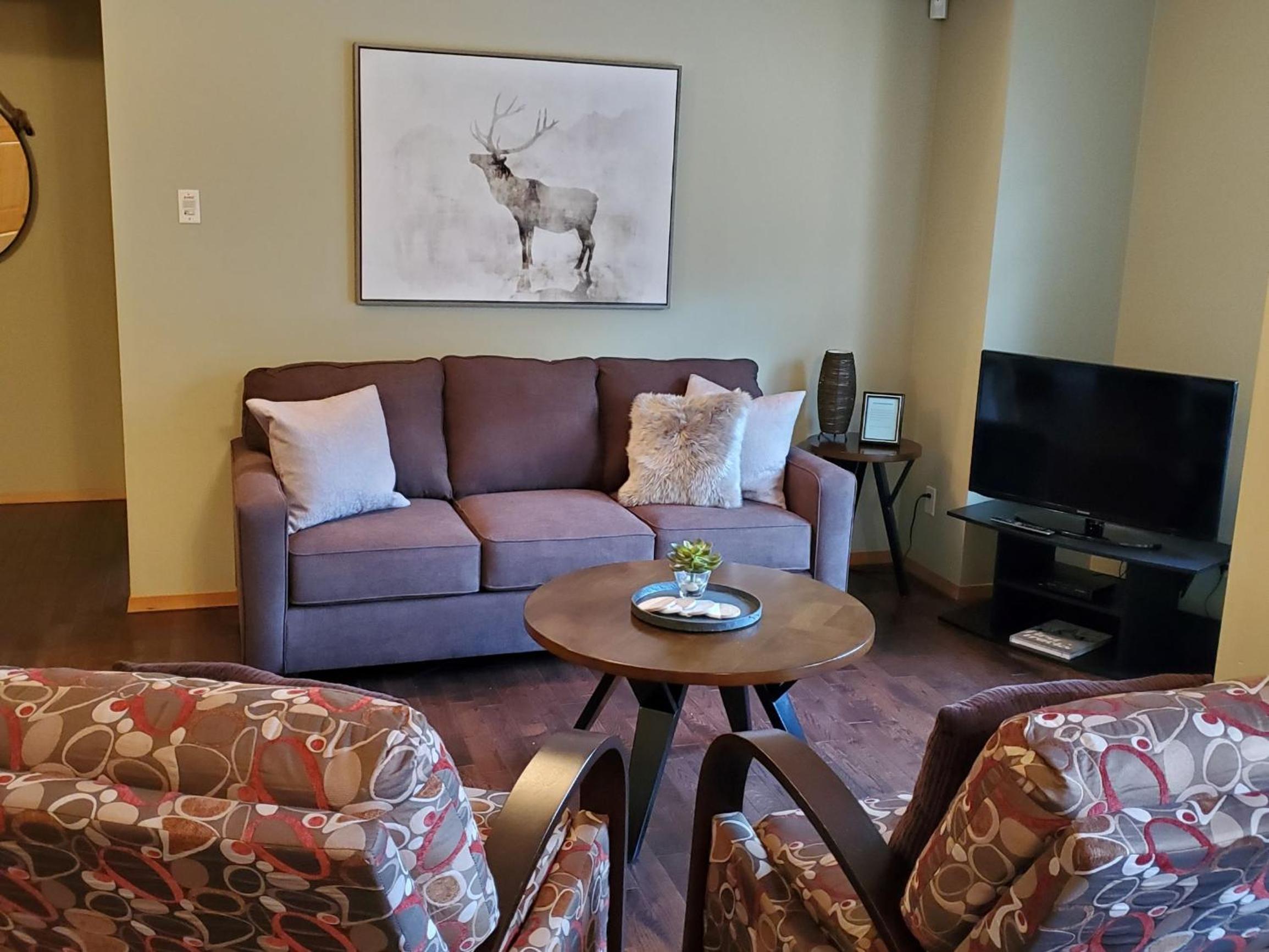 One-Bedroom Apartment photo 1